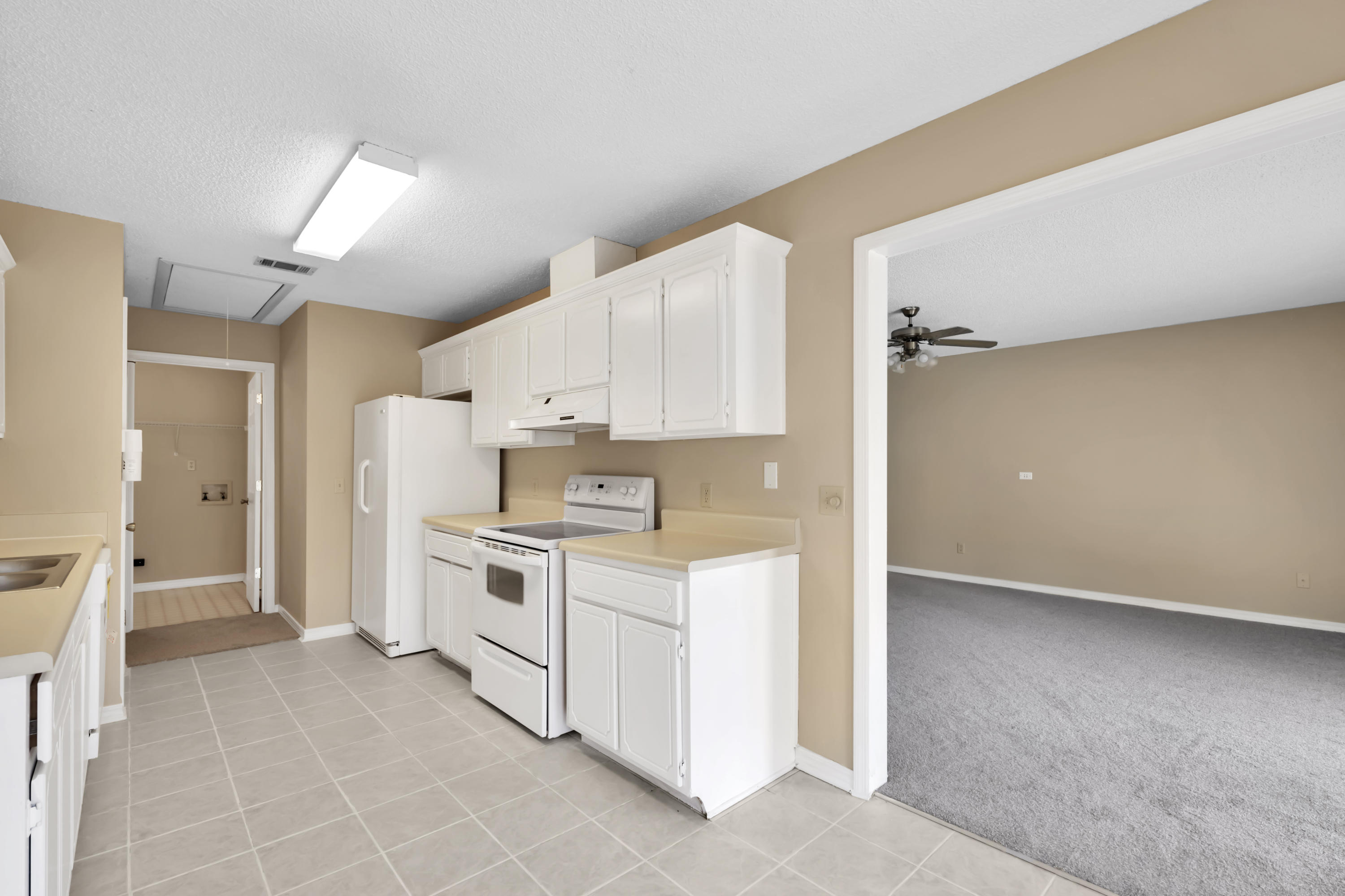 COUNTRY BREEZE ESTATES - Residential