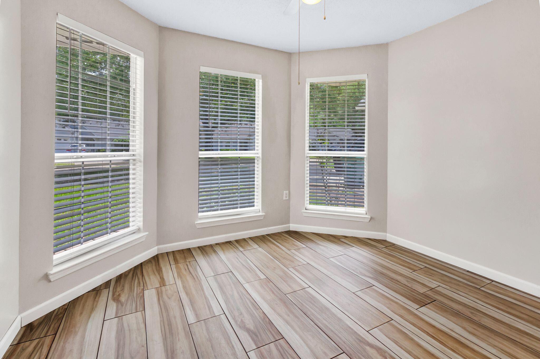 EMERALD GARDENS N 1ST ADD LOT 11 - Residential