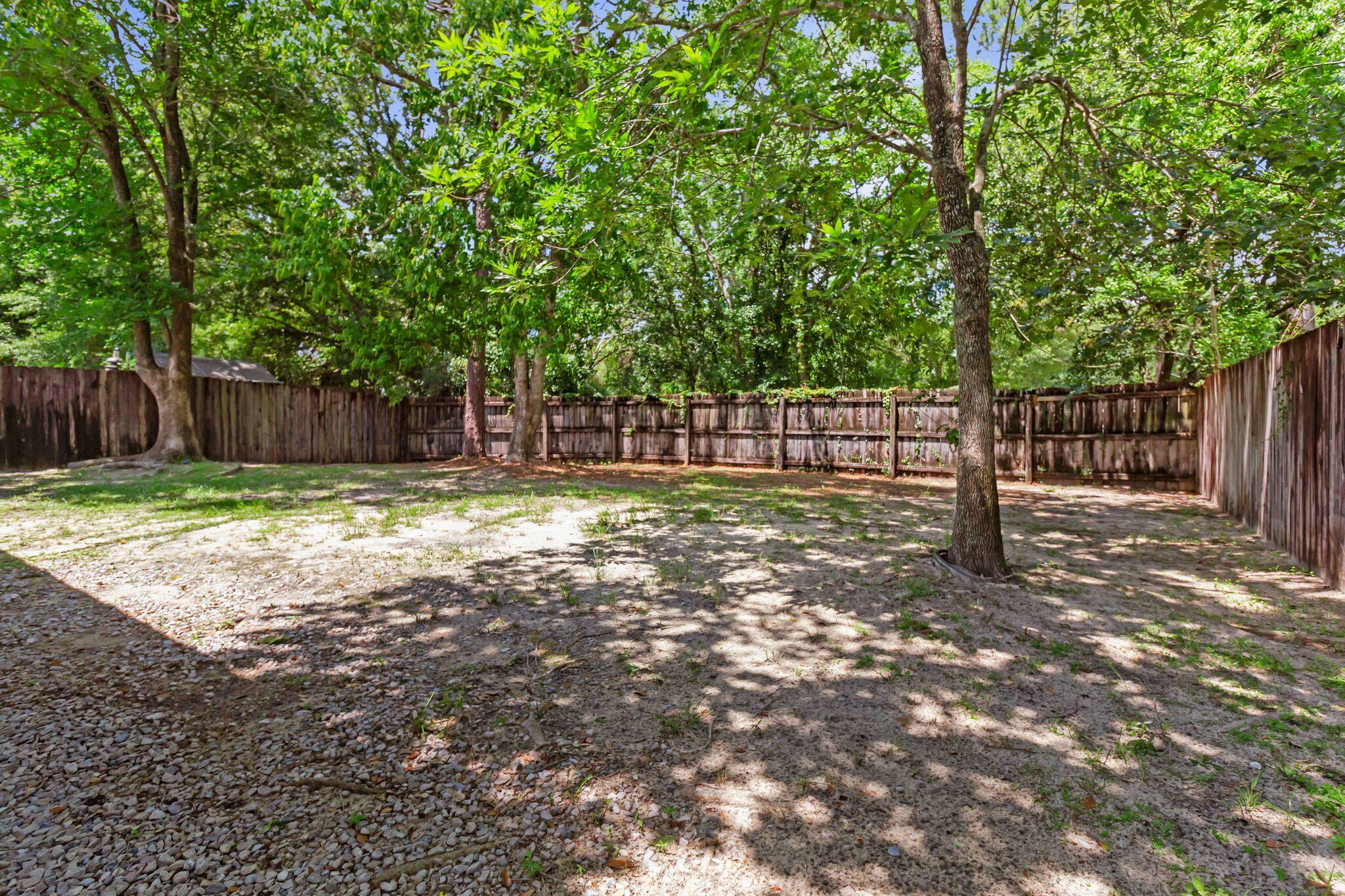 EMERALD GARDENS N 1ST ADD LOT 11 - Residential