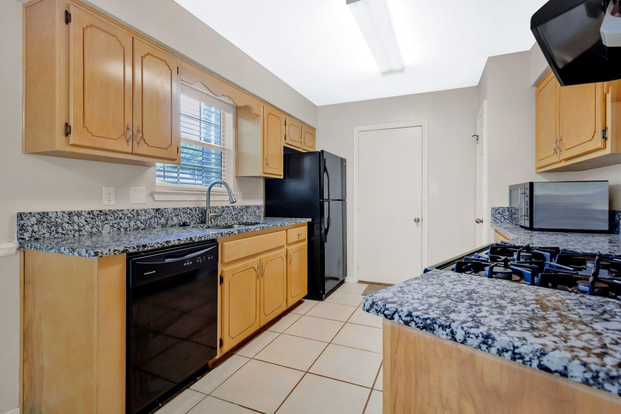 EMERALD GARDENS N 1ST ADD LOT 11 - Residential