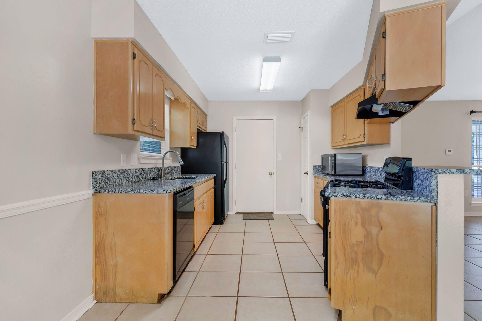 EMERALD GARDENS N 1ST ADD LOT 11 - Residential