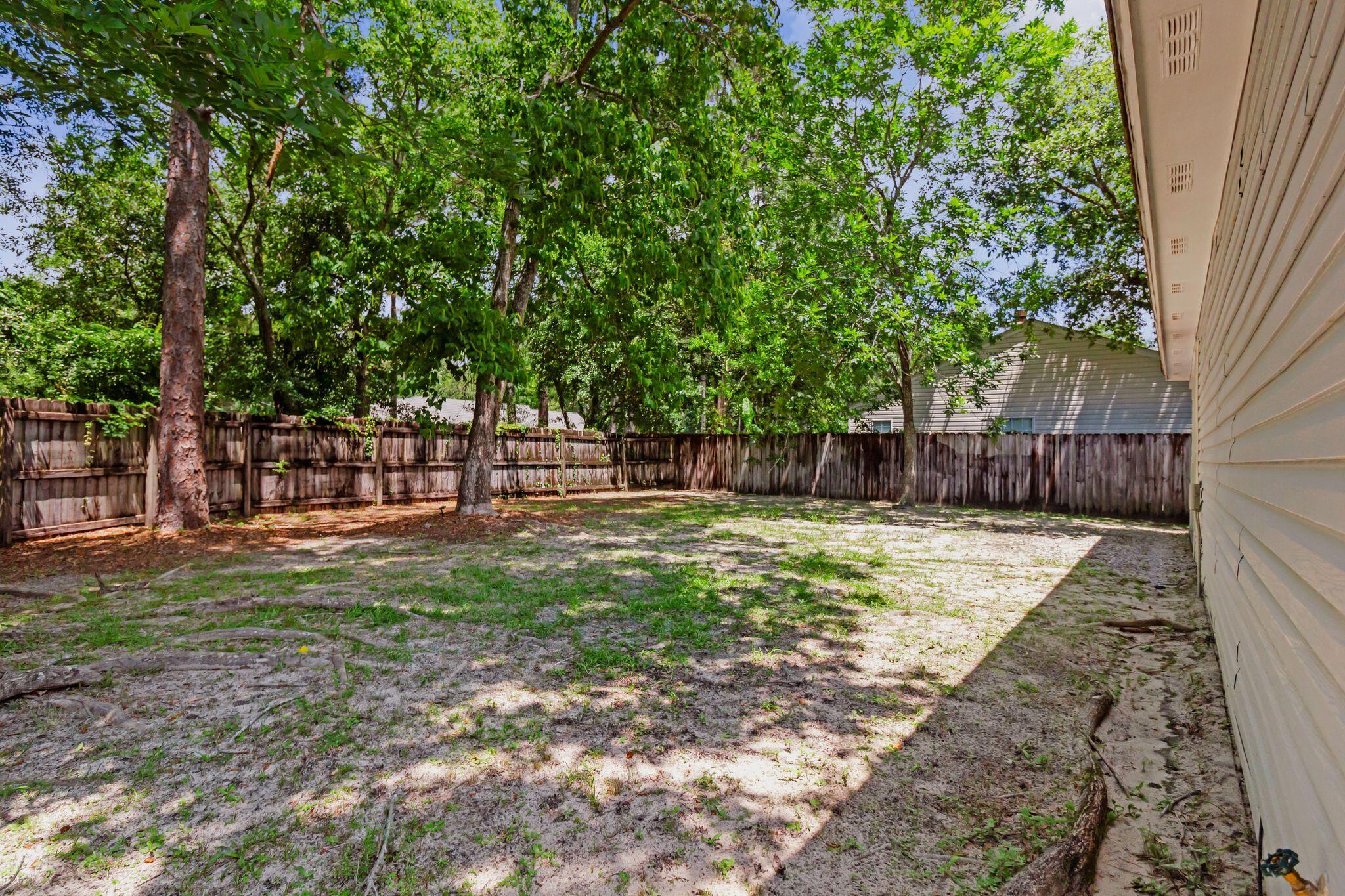 EMERALD GARDENS N 1ST ADD LOT 11 - Residential