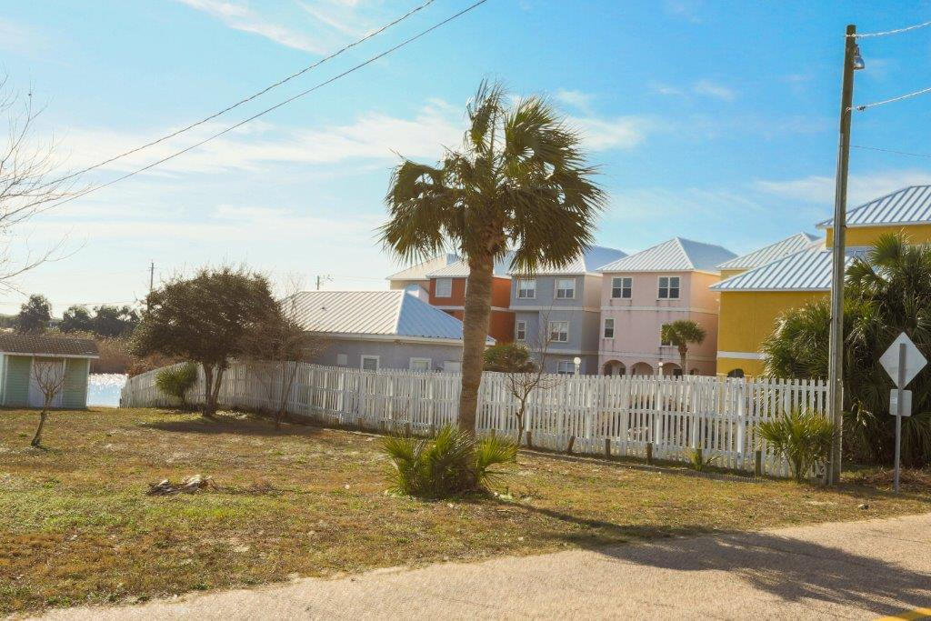 RIVIERA BEACH - Land