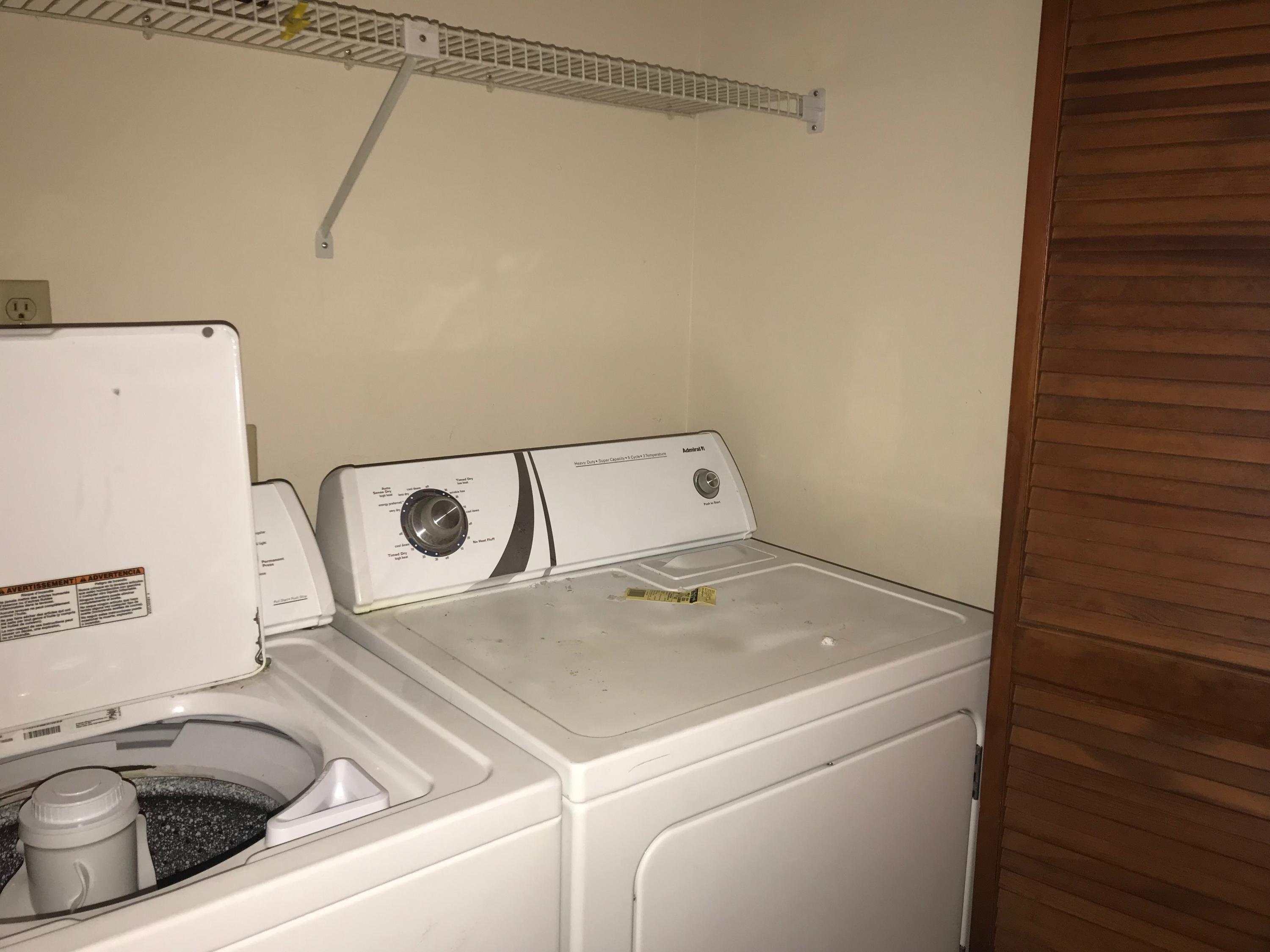 ROYAL OAK VILLAS BLUEWATER BAY - Residential