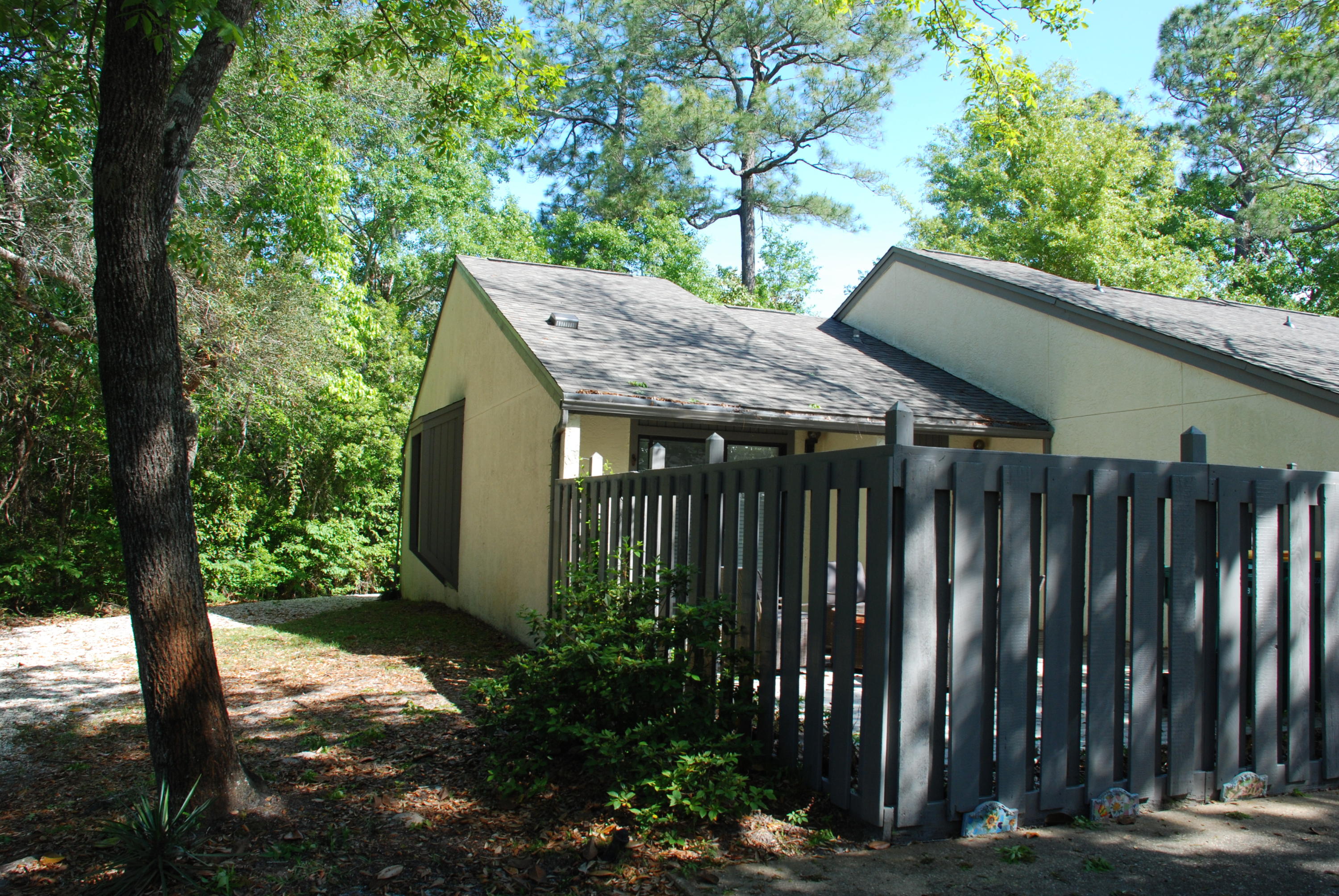 ROYAL OAK VILLAS BLUEWATER BAY - Residential