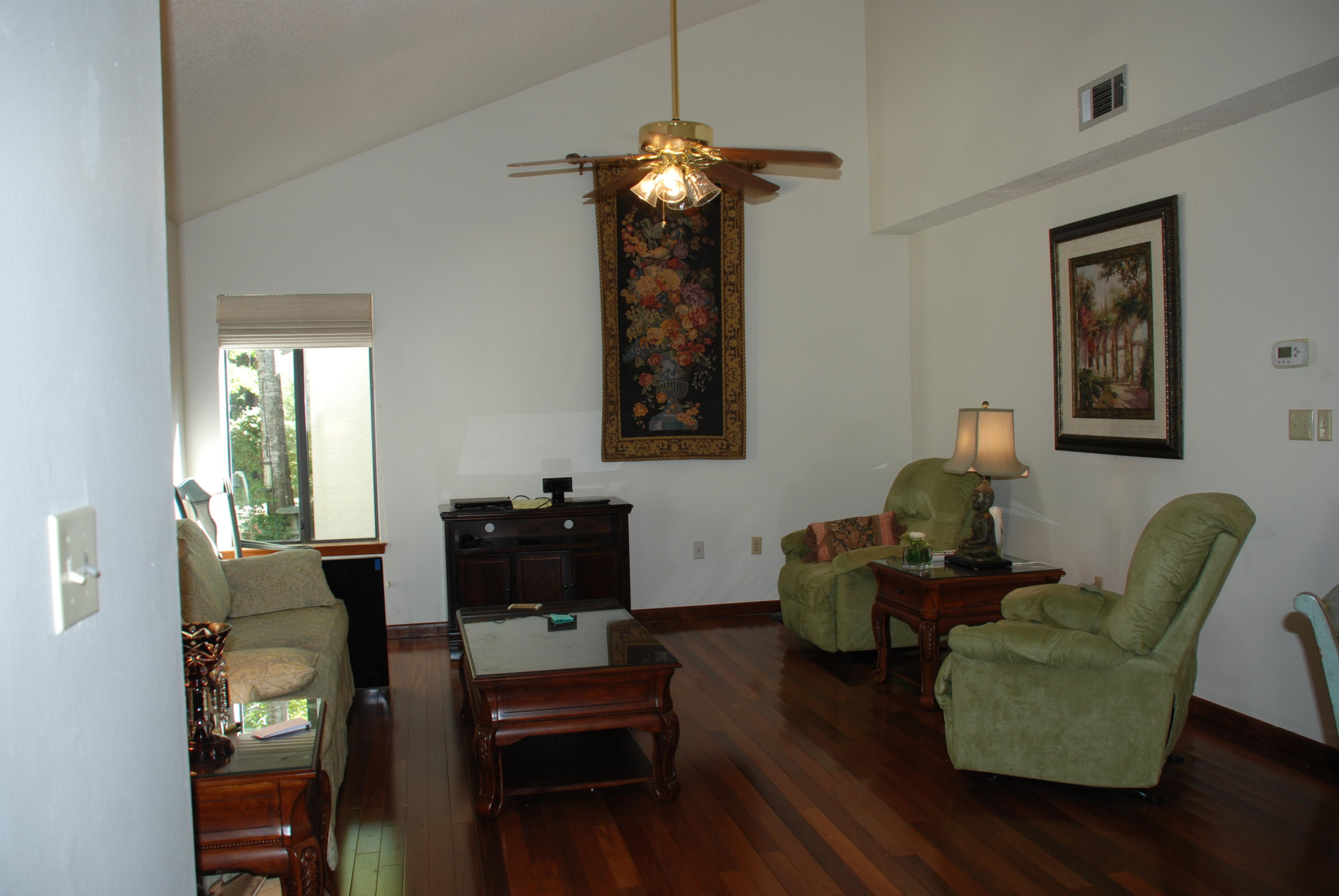 ROYAL OAK VILLAS BLUEWATER BAY - Residential