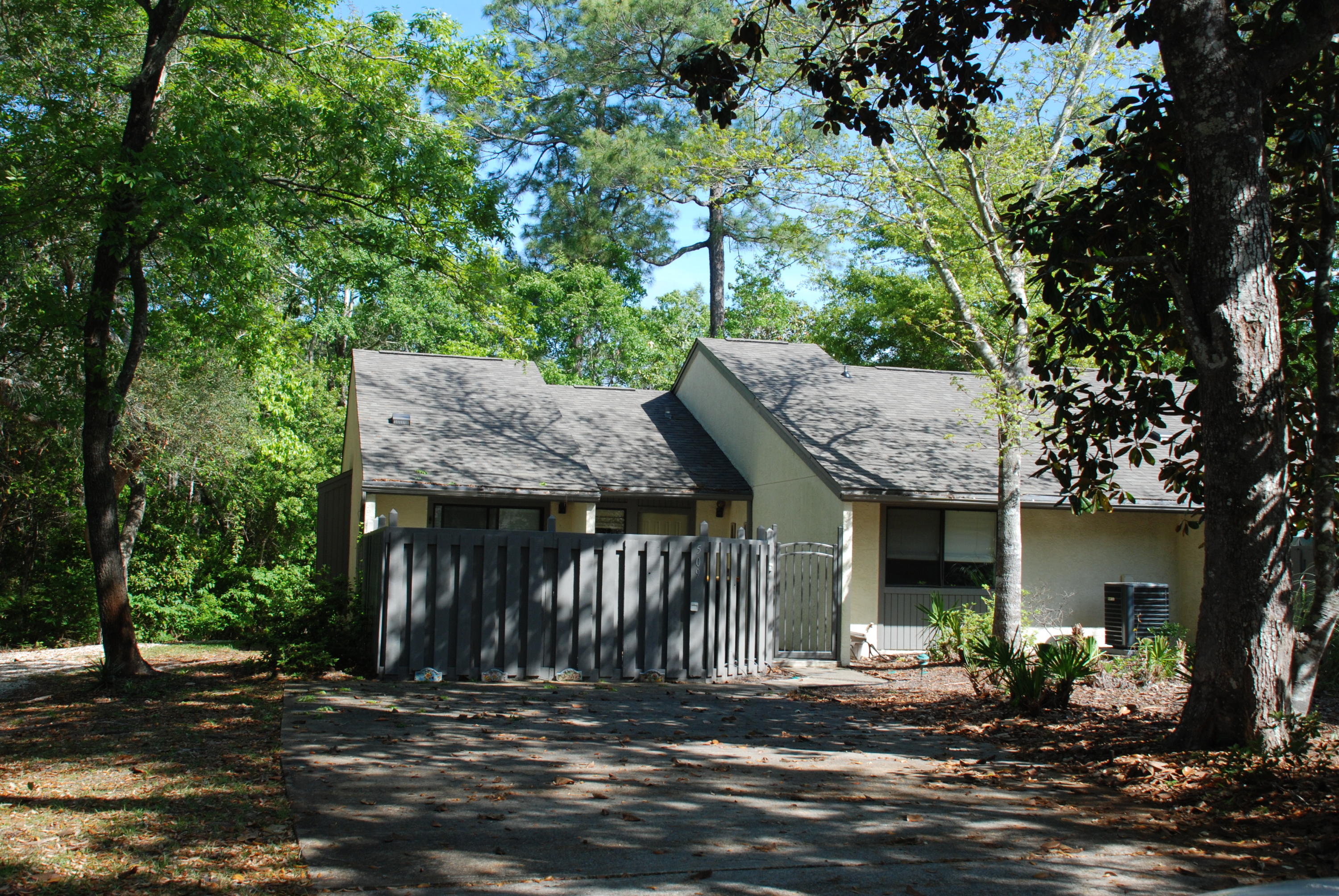 ROYAL OAK VILLAS BLUEWATER BAY - Residential