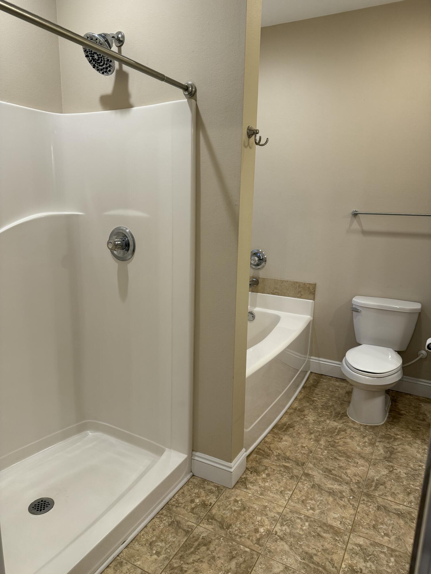 OAKWOOD HILLS UNIT 3 - Residential Lease