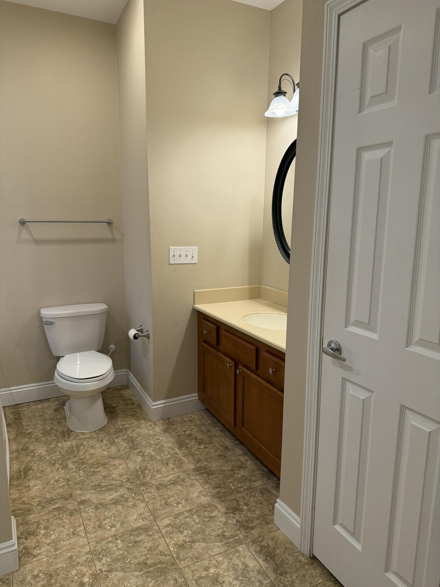 OAKWOOD HILLS UNIT 3 - Residential Lease