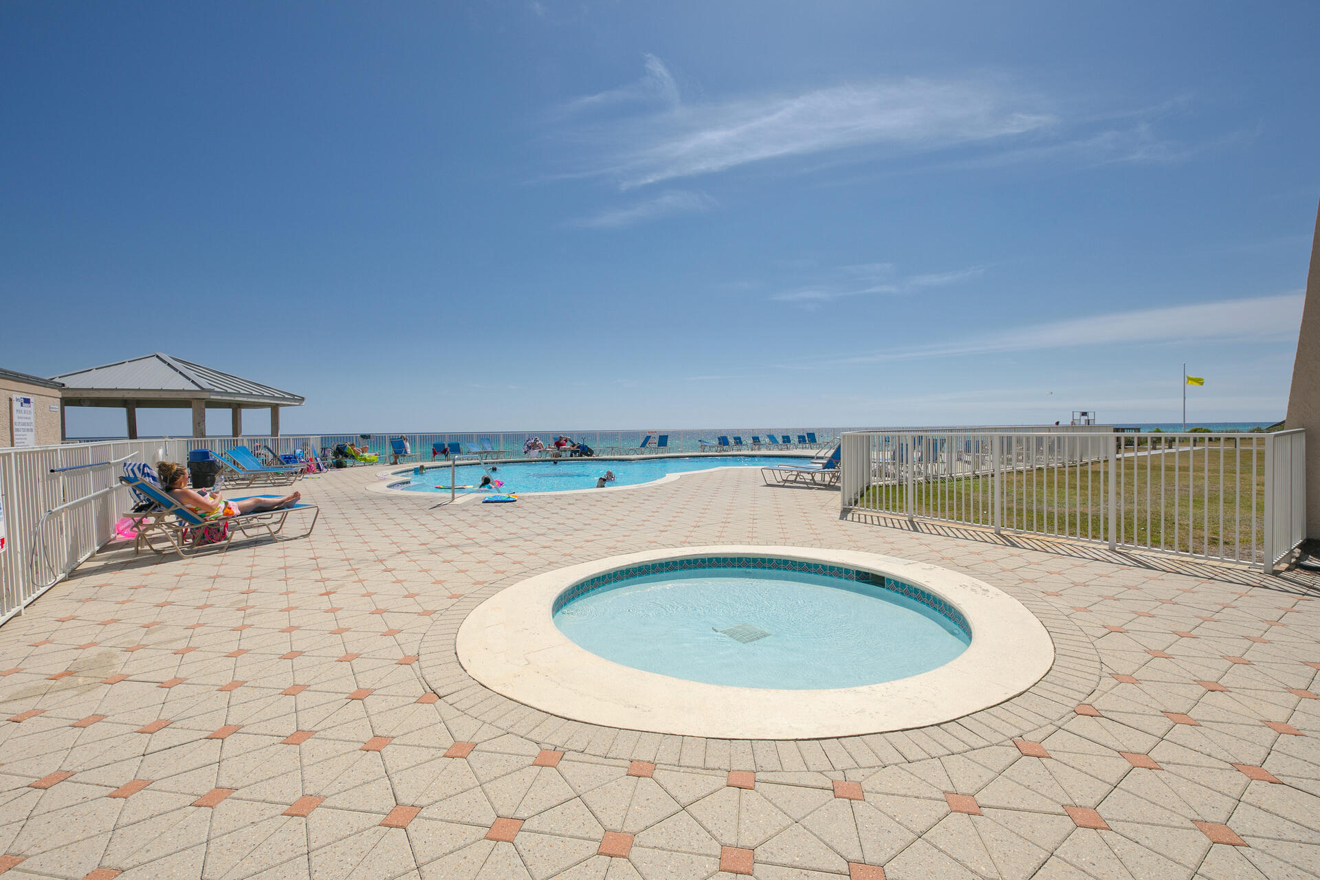 BEACH HOUSE CONDO PH I - Residential