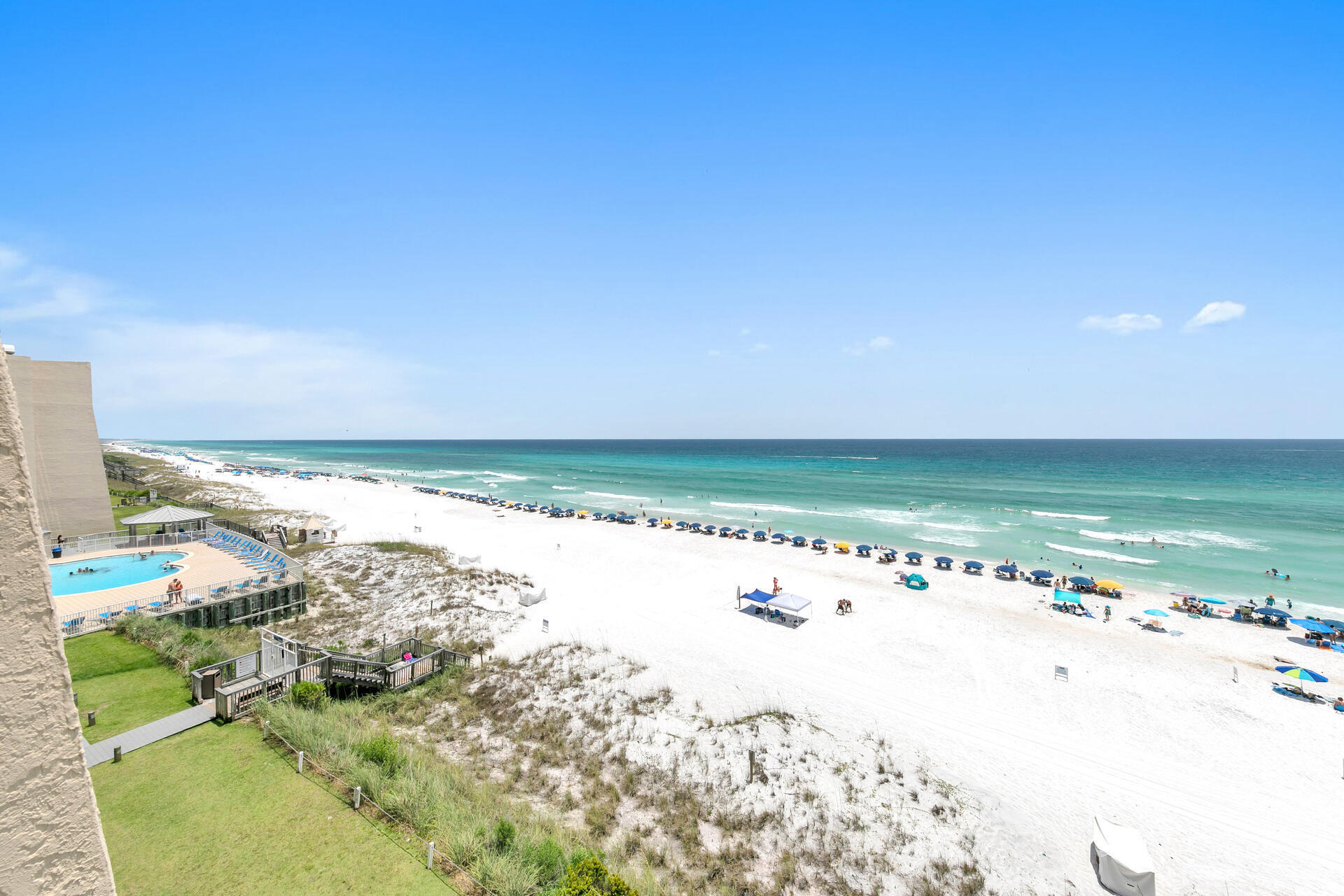 BEACH HOUSE CONDO PH I - Residential