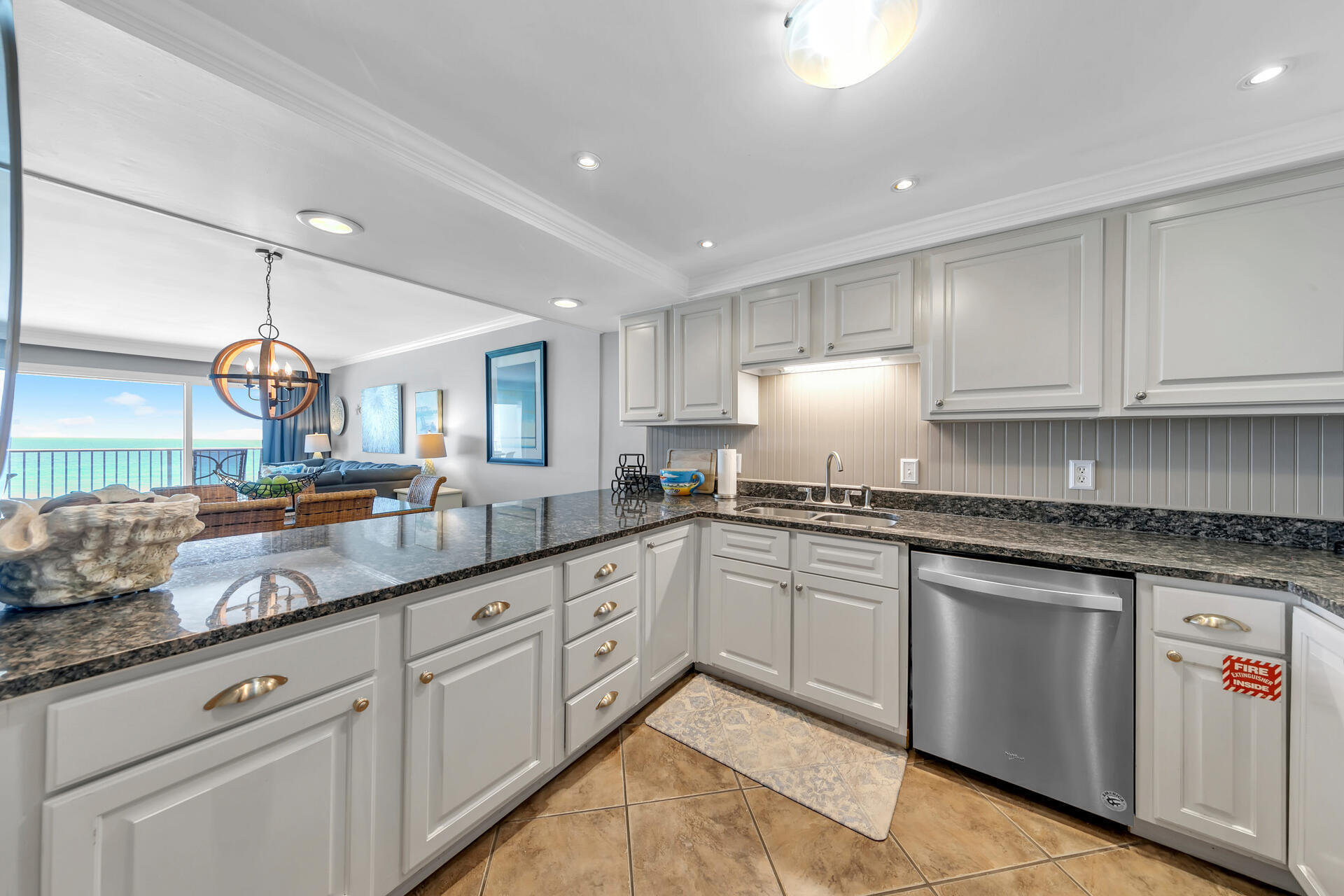 BEACH HOUSE CONDO PH I - Residential
