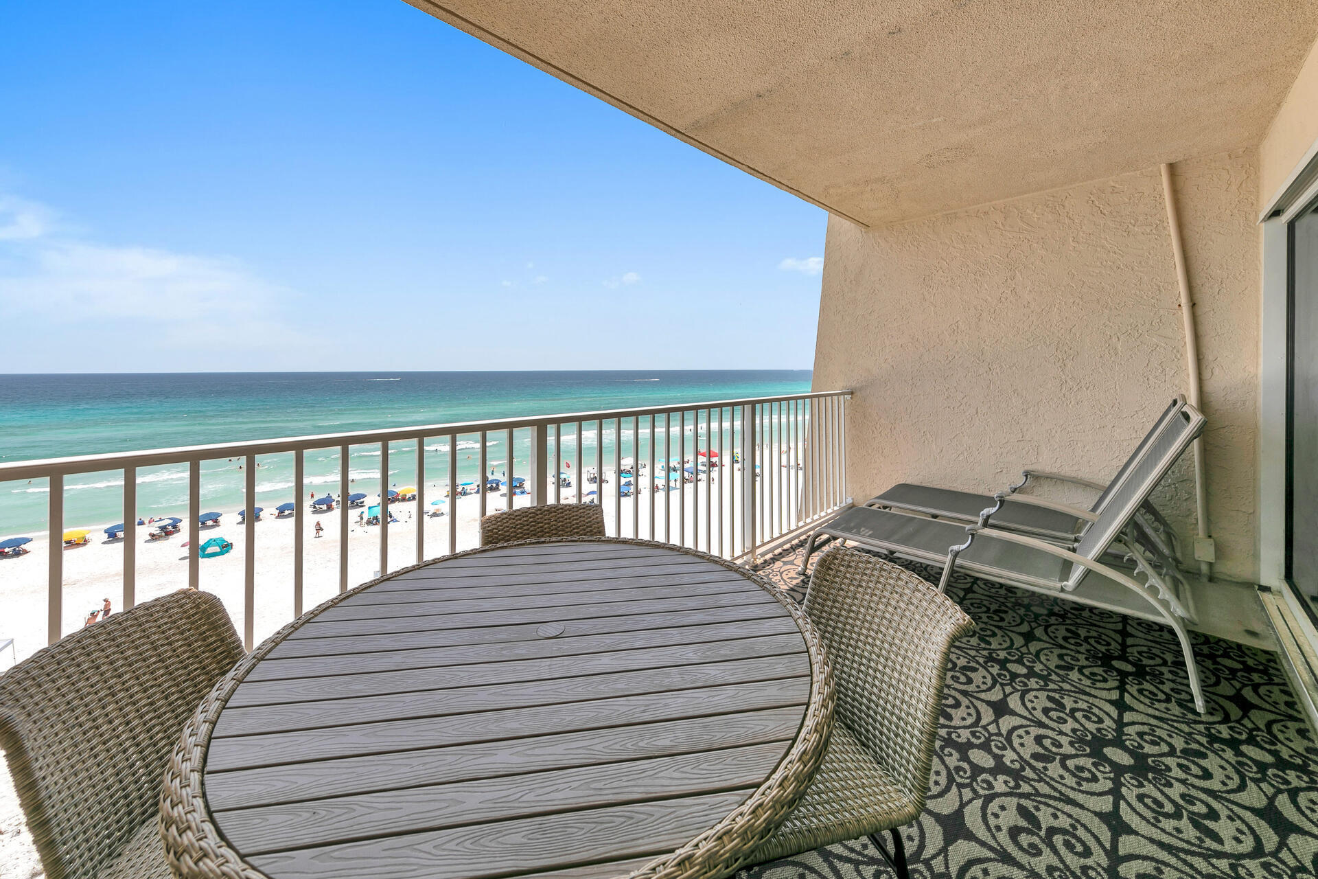 BEACH HOUSE CONDO PH I - Residential