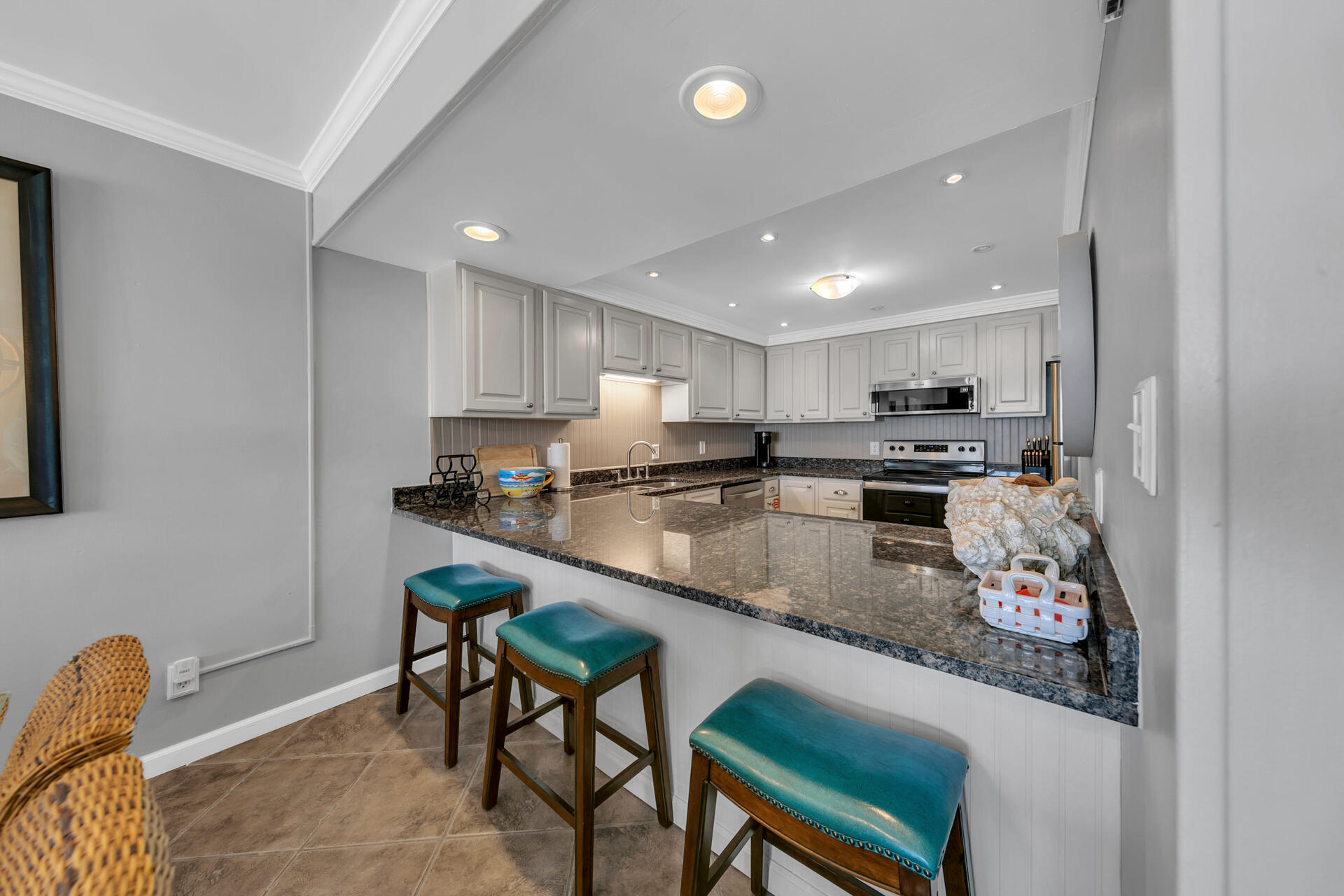 BEACH HOUSE CONDO PH I - Residential