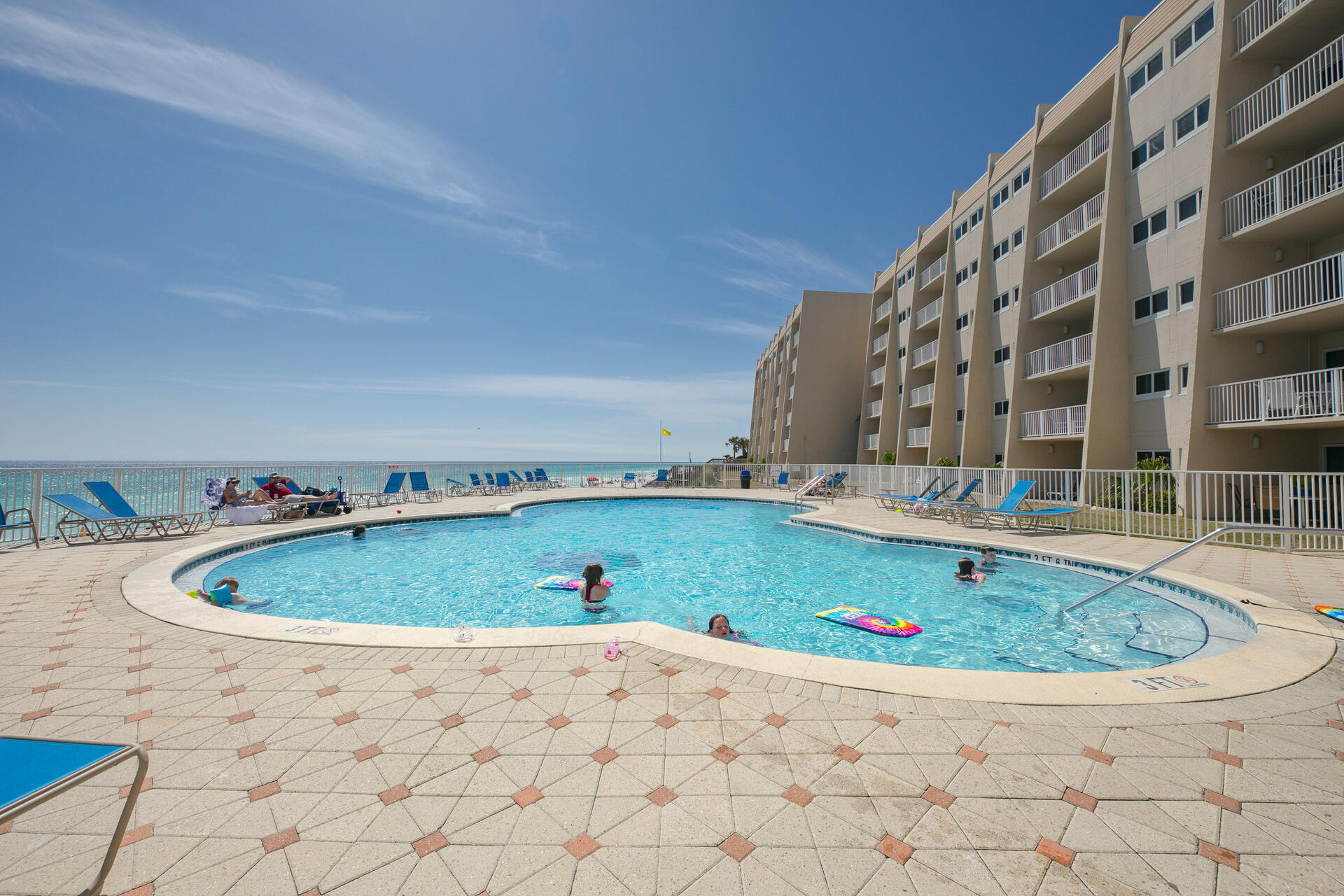 BEACH HOUSE CONDO PH I - Residential