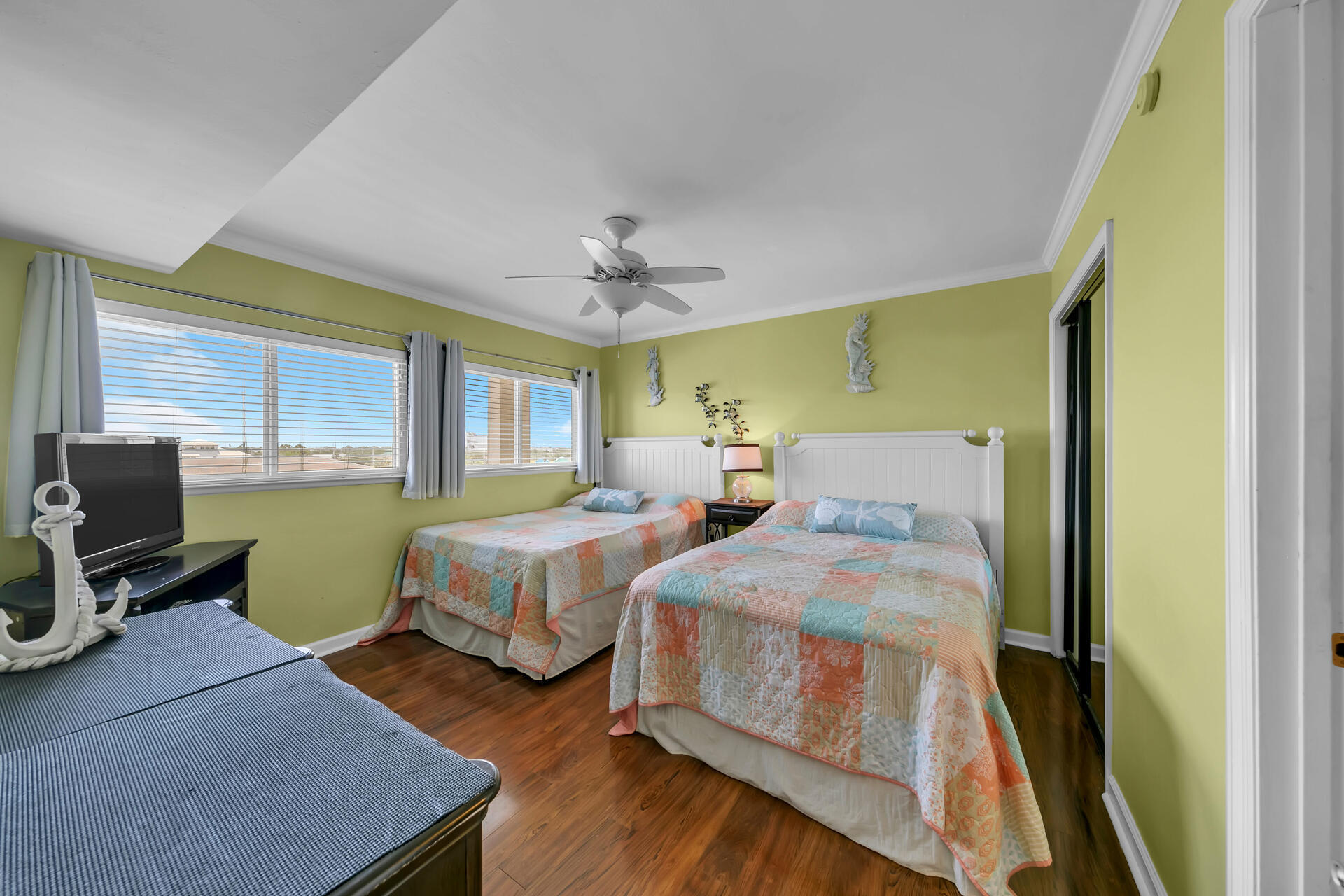 BEACH HOUSE CONDO PH I - Residential
