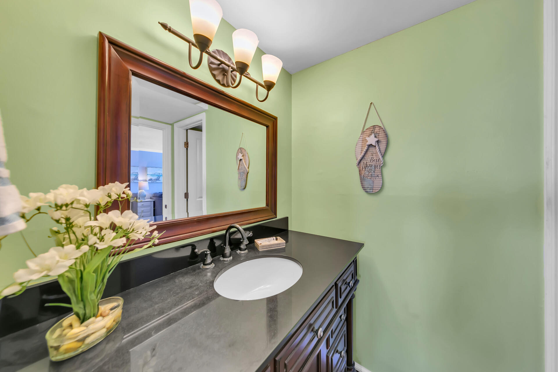 BEACH HOUSE CONDO PH I - Residential