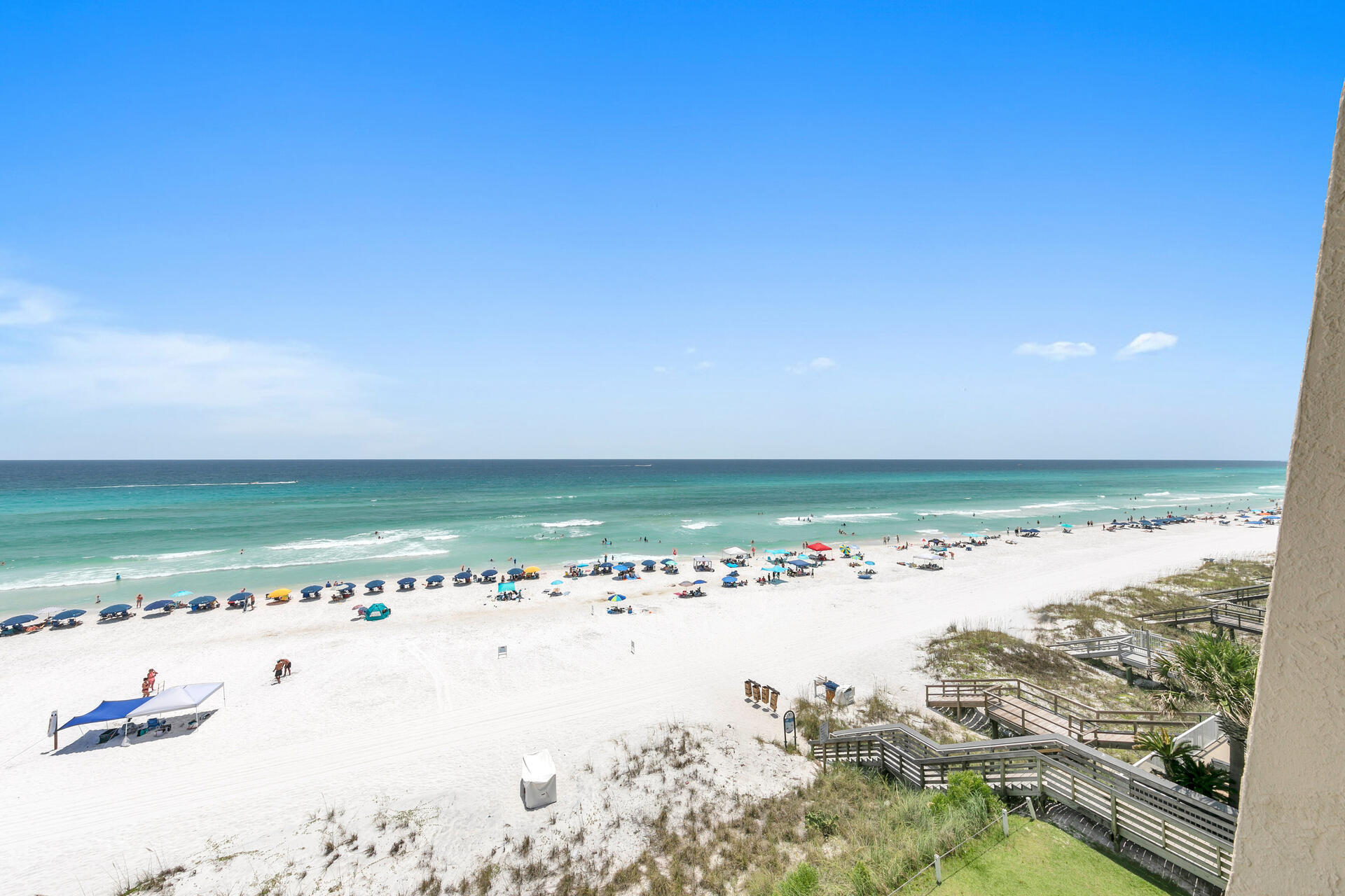 BEACH HOUSE CONDO PH I - Residential