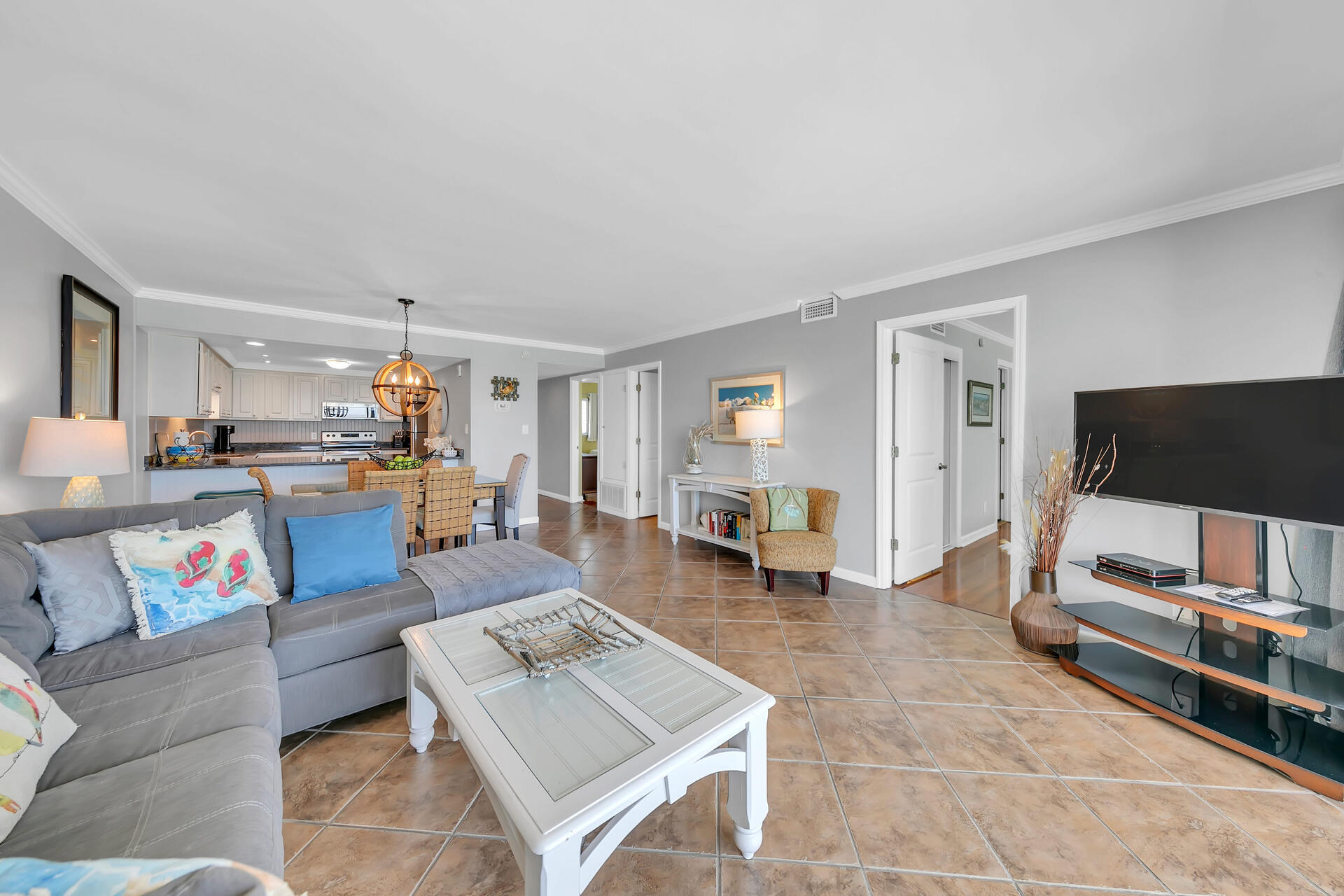 BEACH HOUSE CONDO PH I - Residential