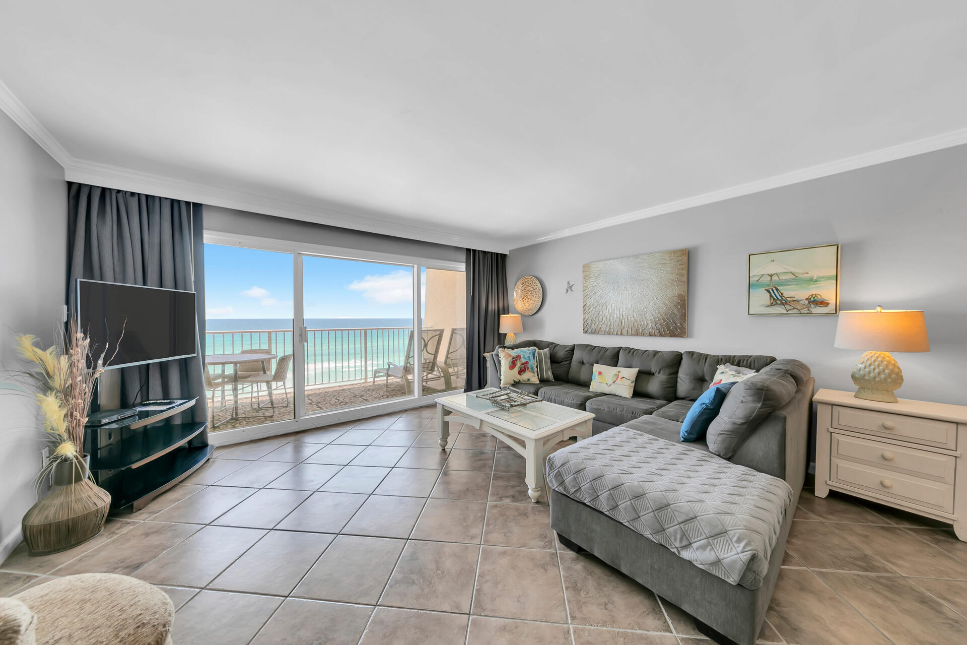 BEACH HOUSE CONDO PH I - Residential