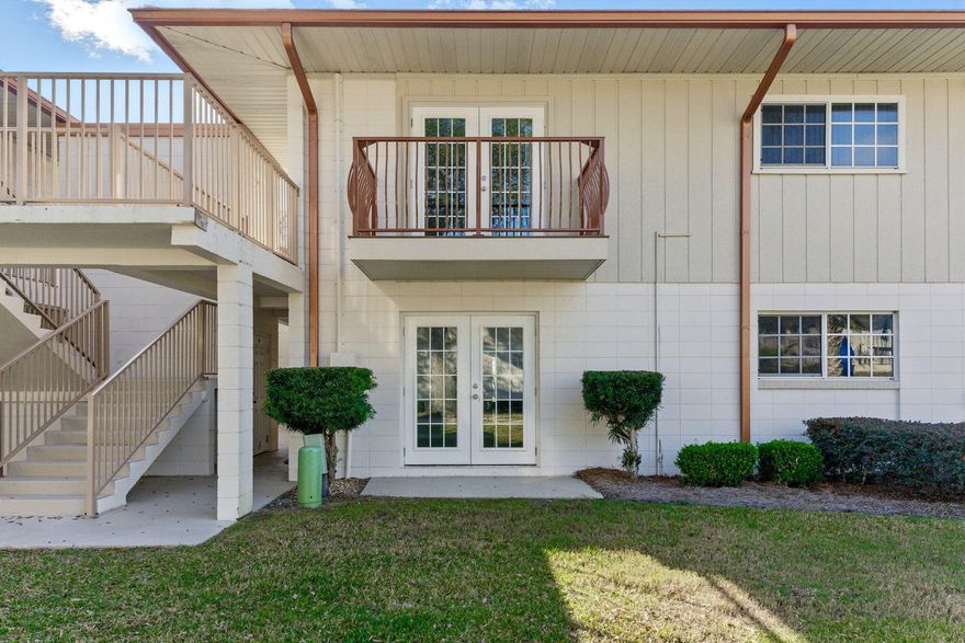 MOVE-IN READY second story condo overlooking the beautifully landscaped courtyard at Landmark Condominiums- a Waterfront community in St Andrews. Freshly painted with new vinyl plank floors throughout, this condo would be perfect for a second home or investment property. Enjoy a short walk under the beloved oak trees to Historic Downtown St Andrews or a short bike ride to the revived Downtown Panama City. While at Landmark, enjoy 2 community pools, a dock, fitness room and a covered pavilion with gas grills. Call your agent and schedule a private tour today!