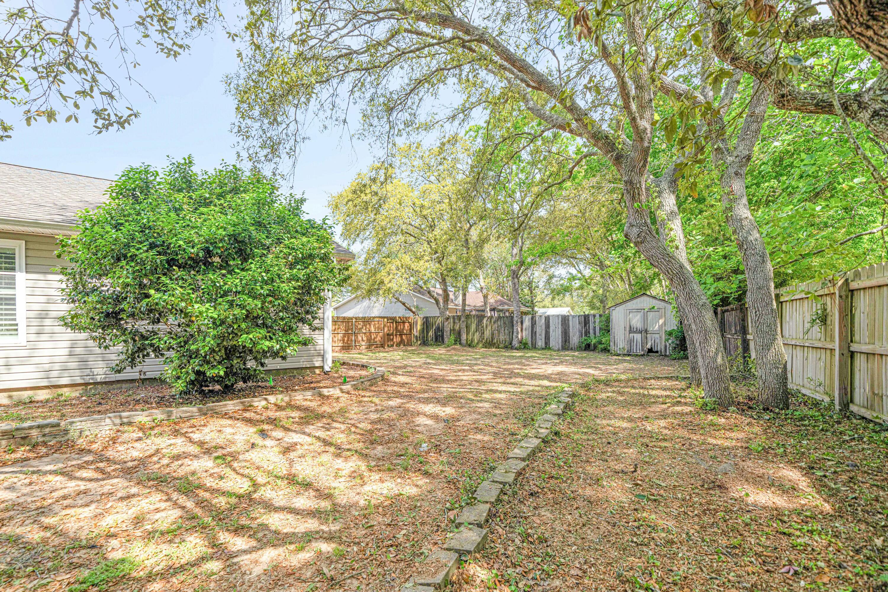 COUNTRY BREEZE ESTATES - Residential