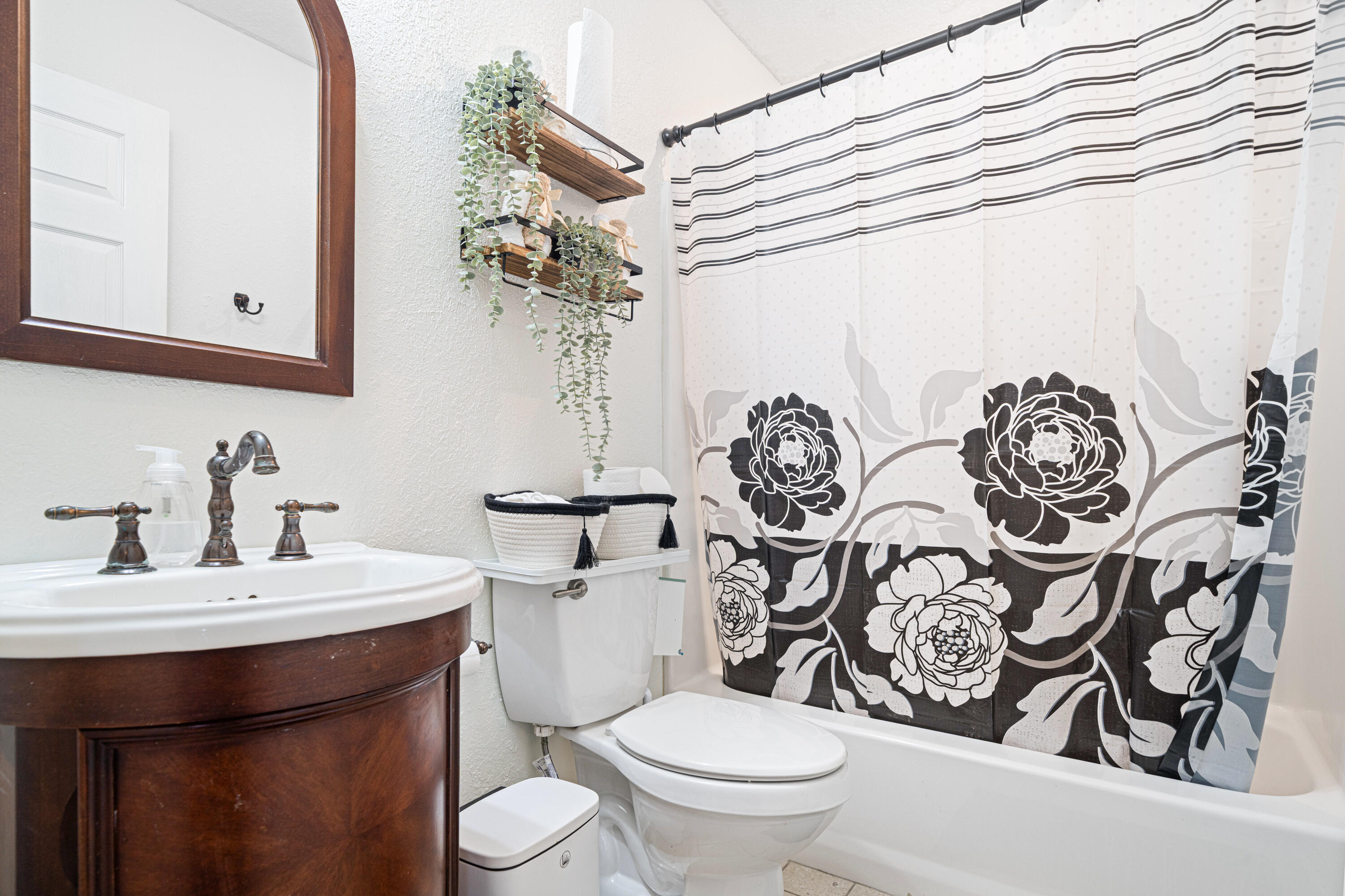 COUNTRY BREEZE ESTATES - Residential