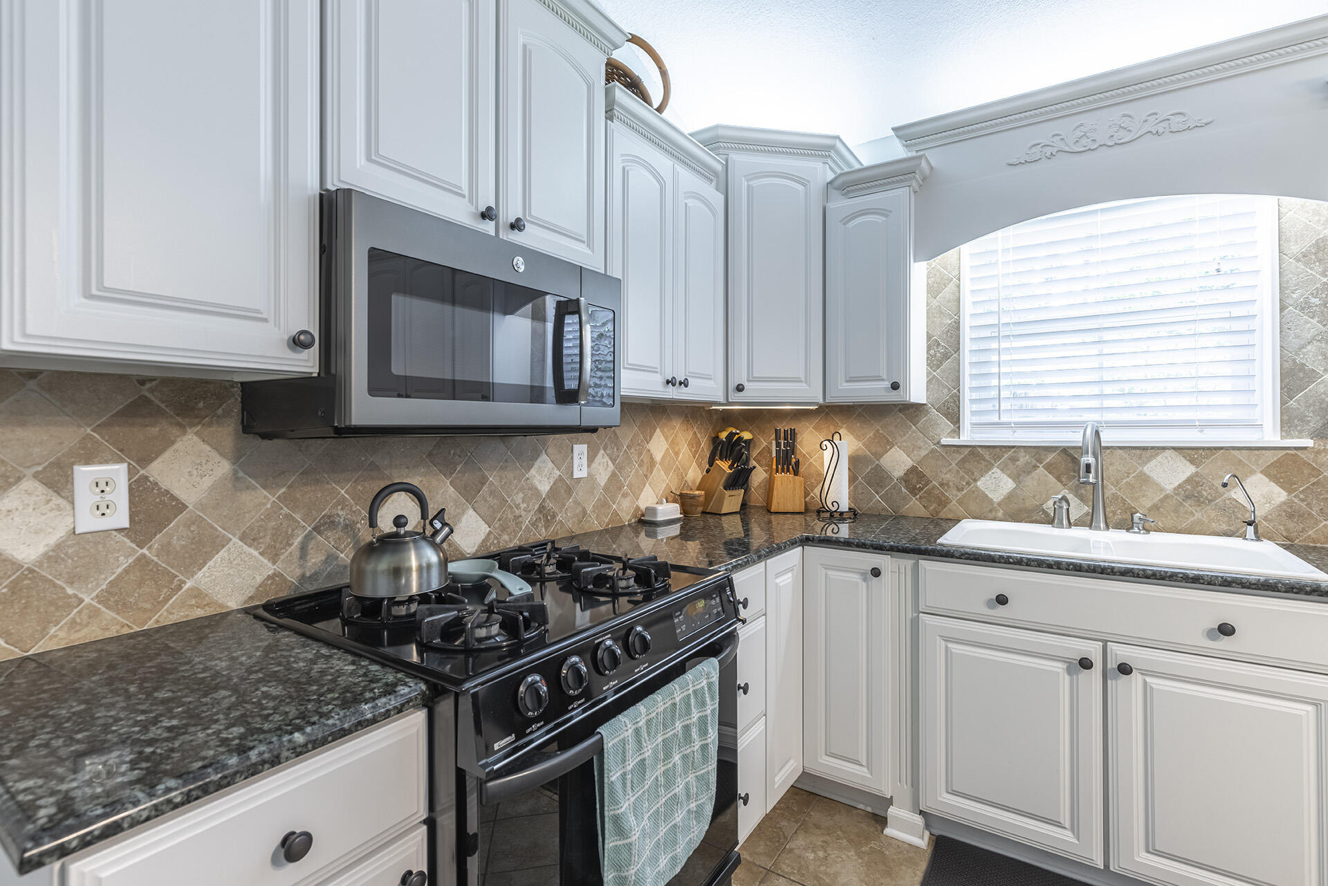 WINDWARD PH 1 BLUEWATER BAY - Residential