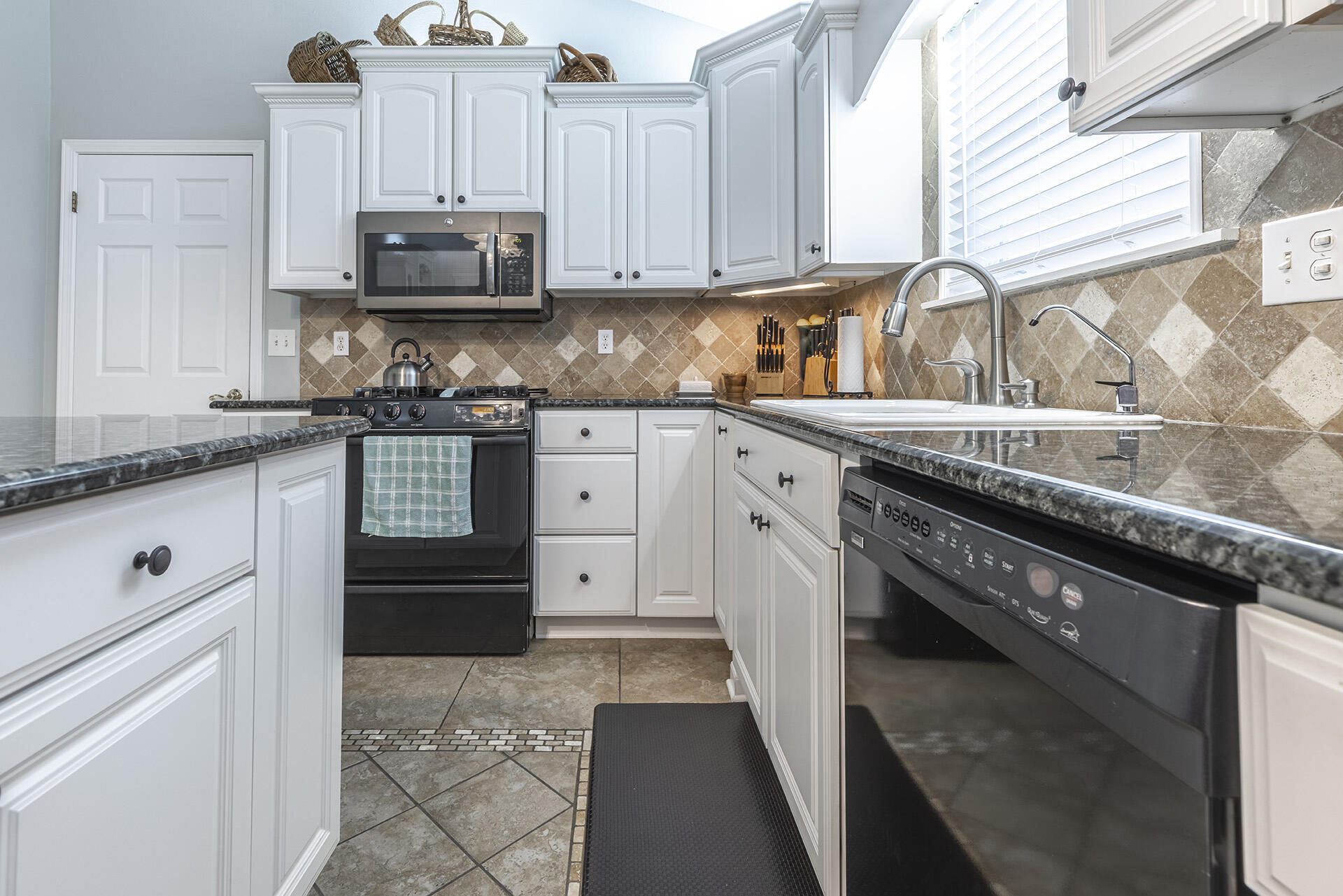 WINDWARD PH 1 BLUEWATER BAY - Residential