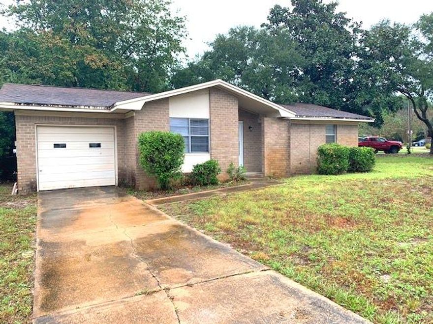 MOVE-IN READY AND MOVE IN SPECIAL!!Single story 3 bedroom, 2 bath home in the Ferry Park area. Sits on a corner lot. Back yard is fenced. Sorry, owner will not allow pets.