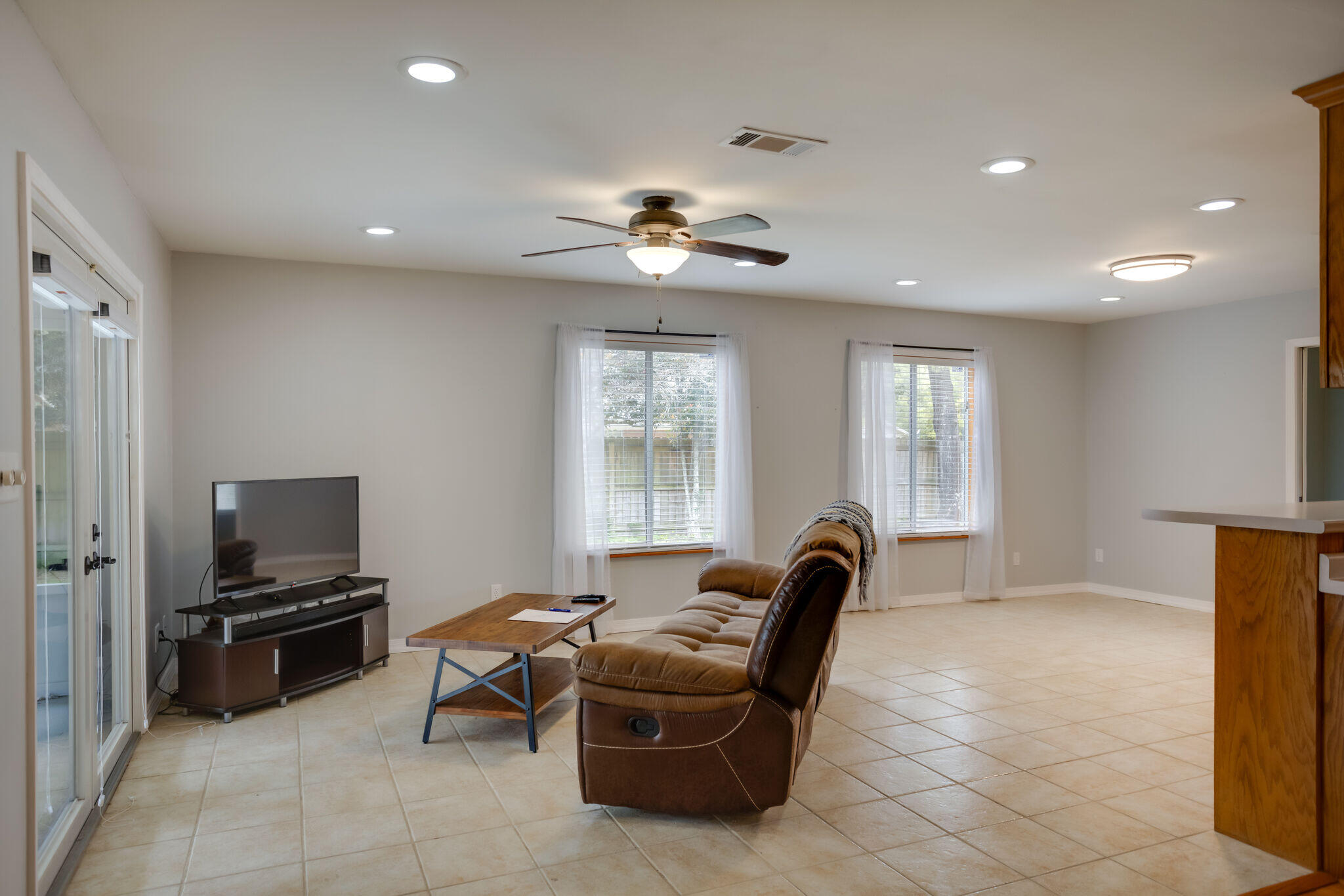 COUNTRY BREEZE ESTATES - Residential