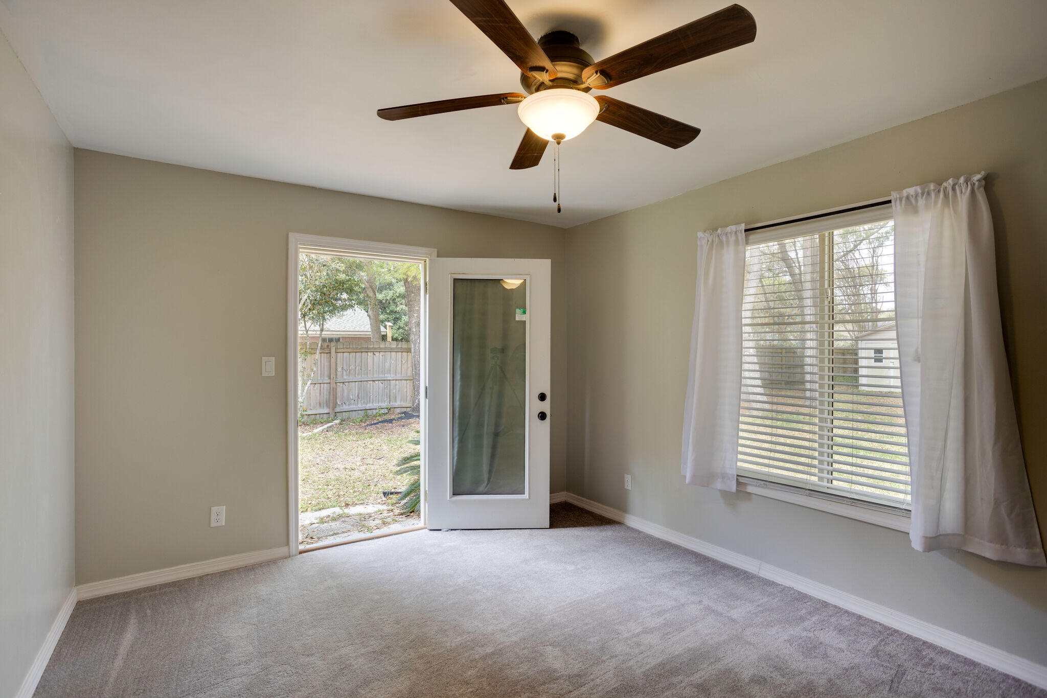 COUNTRY BREEZE ESTATES - Residential