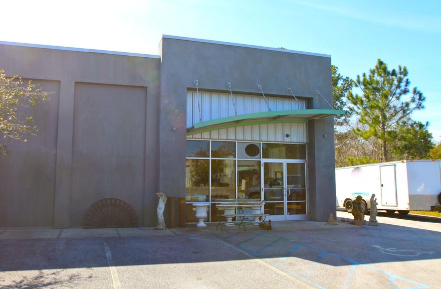 great office/ retail showroom in the heart of Santa Rosa Beach business sector. entered for comp purpose only.