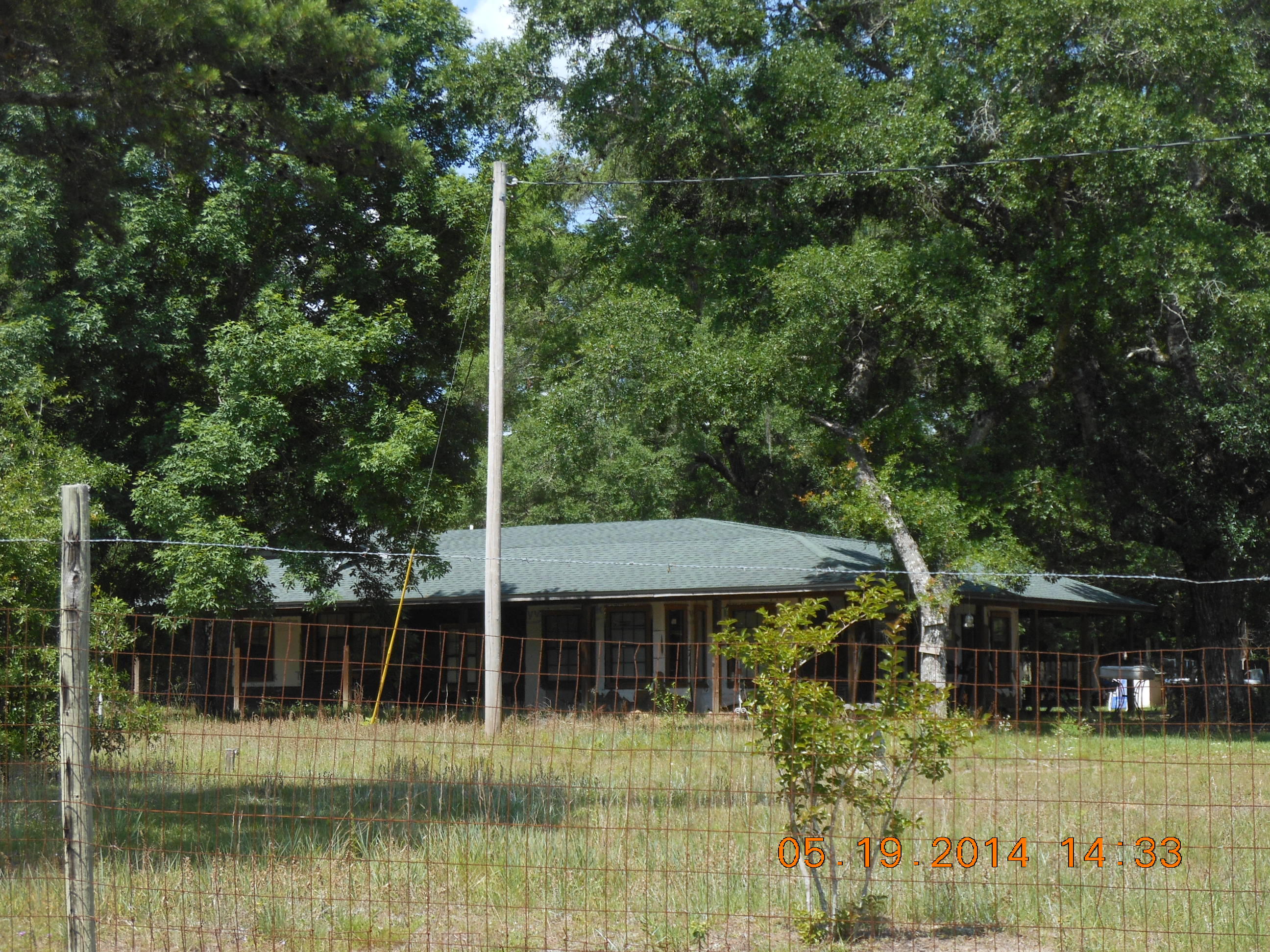 PROPERTY IS OCCUPIED AND OCCUPANTS ARE NOT TO BE DISTURBED OR CONTACTED UNDER ANY CIRCUMSTANCES. NO TRESPASSING!INTERIOR INSPECTIONS ARE NOT AVAILABLE AND PROPERTY IS BEING SOLD AS IS. PROPERTY IS SOLD THROUGH AUCTION. PLEASE CONTACT THE LISTING AGENT FOR BIDDING INSTRUCTIONS.AUCTION BEGINS JUNE 18TH AND ENDS JULY 2ND. REGISTER FOR AUCTION AT:www.homesearch.comCASH only. There are no inspection or financing contingencies.Buyer shall have no physical access to property to view or conduct inspections, and buyer assumes such risk and takes same into account in determining purchase price.