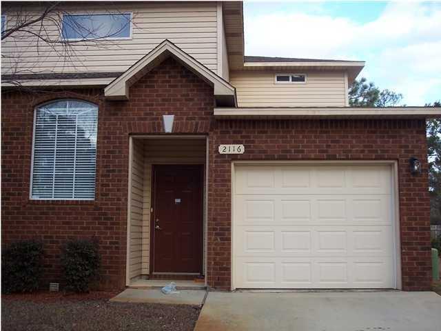 THIS TOTALLY PRIVATE COMMUNITY IS SURROUNDED BY A SIX FOOT PRIVACY FENCE WITH ONE LUSHLY LANDSCAPED DIVIDED ENTRYWAY. THIS LISTING IS AN END UNIT. FLOOR PLANS, 2BR 3BA 1490 SQ FT HADLEIGH HILLS FEATURES: AUTO GARAGE DOOR OPENER, 30 YR DIM SHINGLES, 13 SEER HEAT PUMP, 9 FT CEILING ON THE FIRST FLOOR, INSIDE LAUNDRY ROOM,WASHER & DRYER STAYS!! CEILING FANS, MAPLE CABINETRY, STAINLESS STEEL APPL. TO INCLUDE A REFRIGERATOR, SPANISH LACE CEILINGS, LARGE BASE AND CROWN DOWNSTAIRS, AND TILE FLOORING IN THE FOYER,LAUNDRY, AND ALL BATHS. FRESH PAINT AND CARPET. A REALLY NICE UNIT & CAN EASILY BE MADE INTO THREE BEDROOMS.