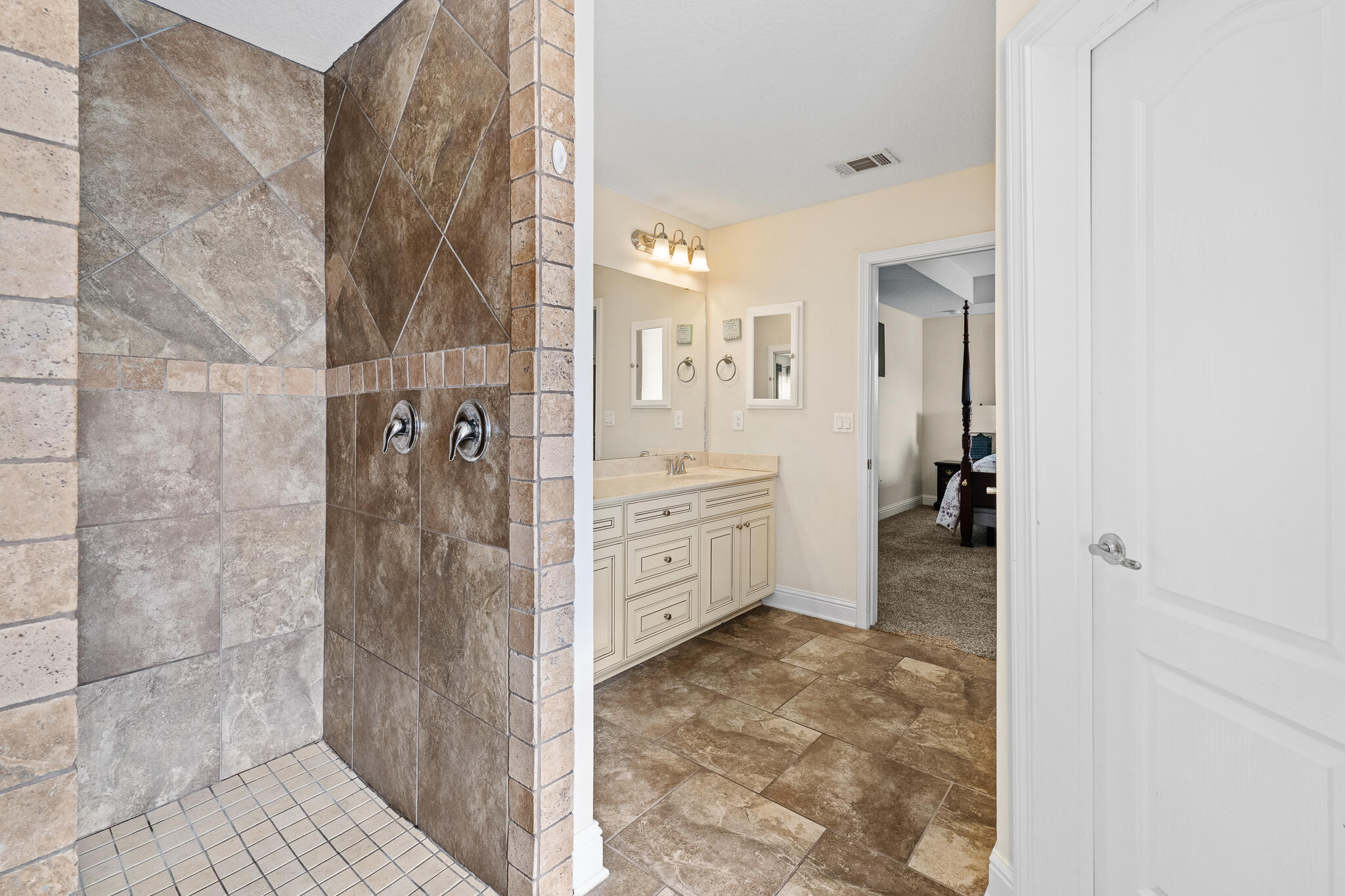 BROWNSTONE MANOR - Residential