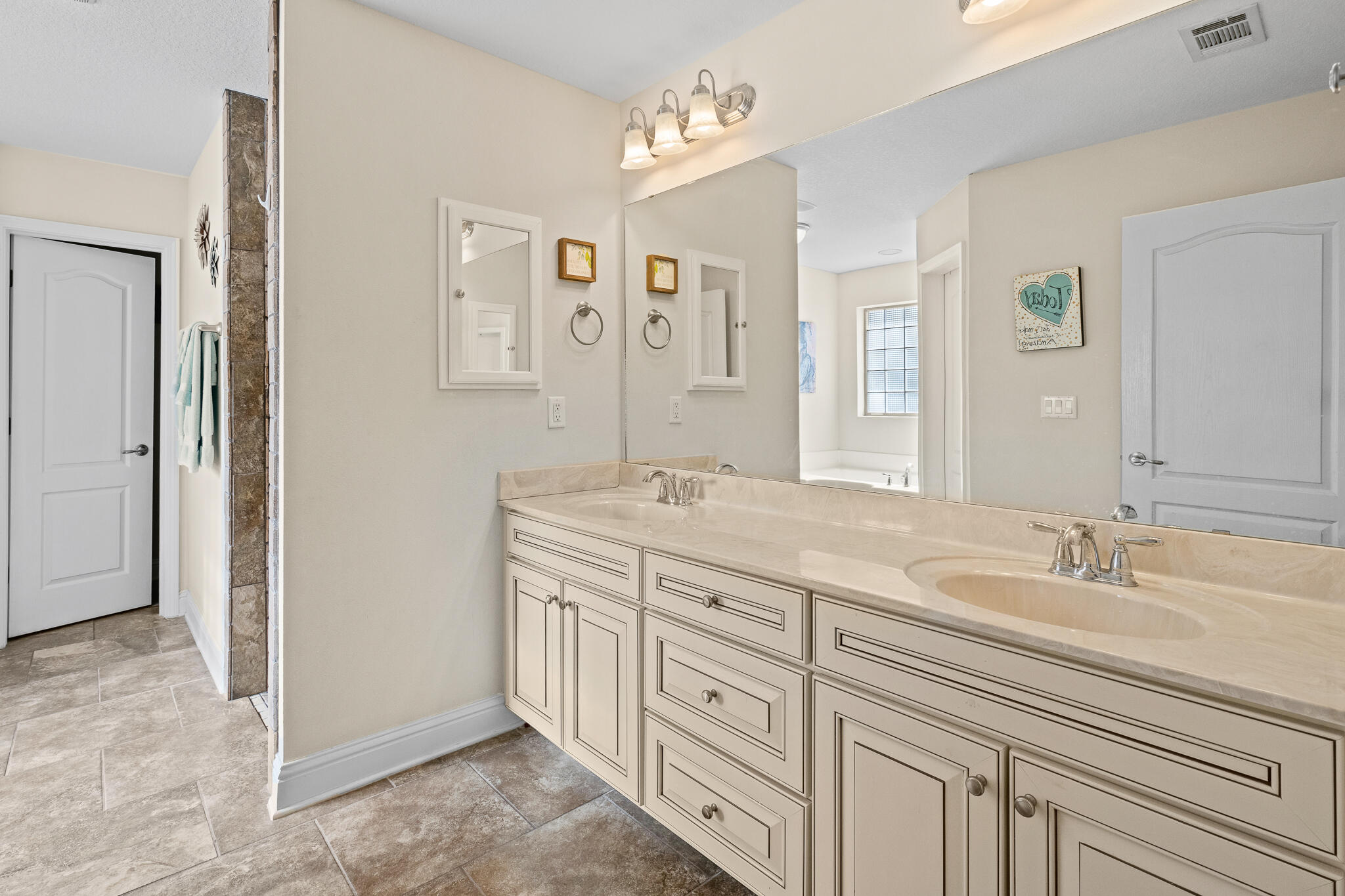 BROWNSTONE MANOR - Residential