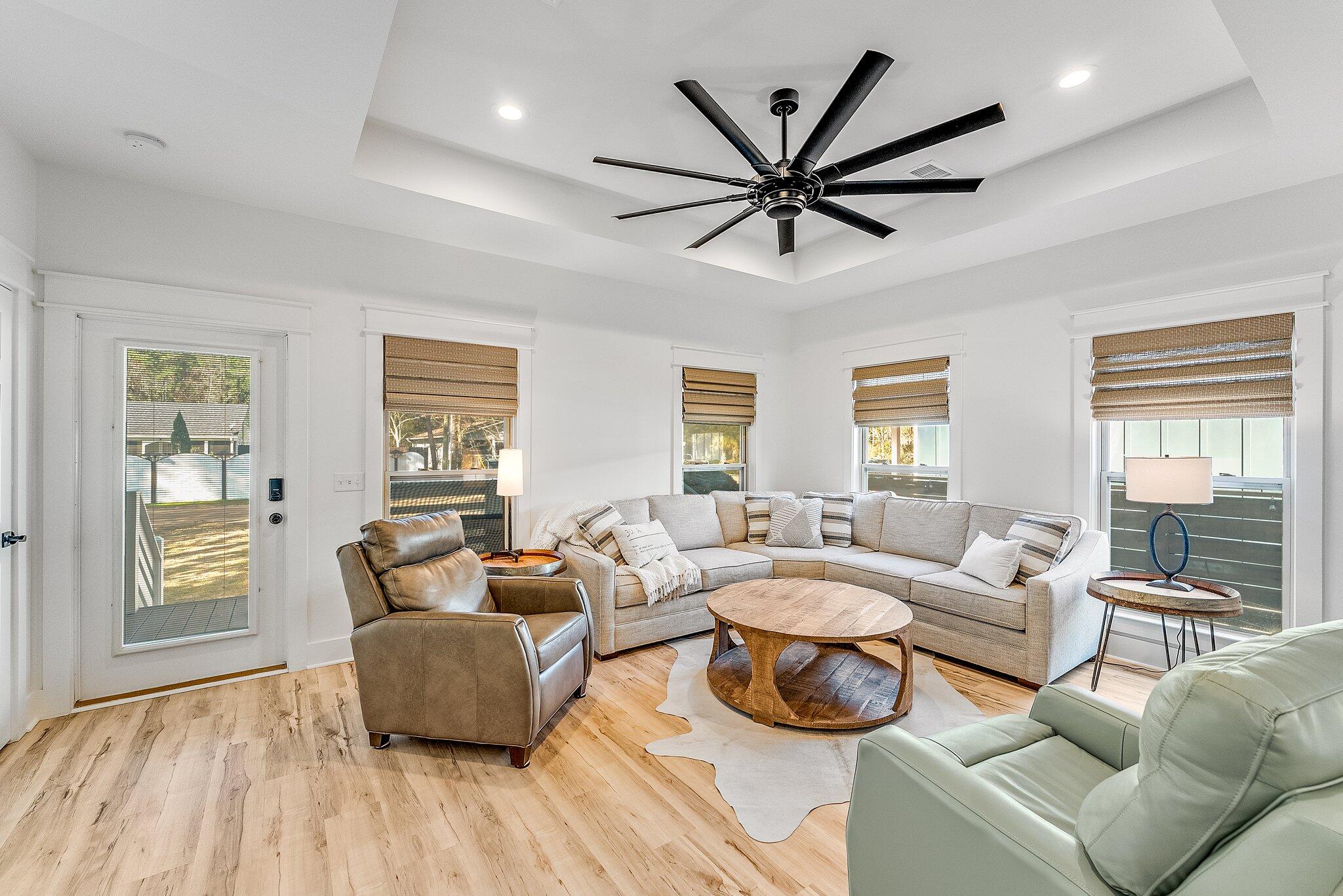 TOWN OF SANTA ROSA - Residential