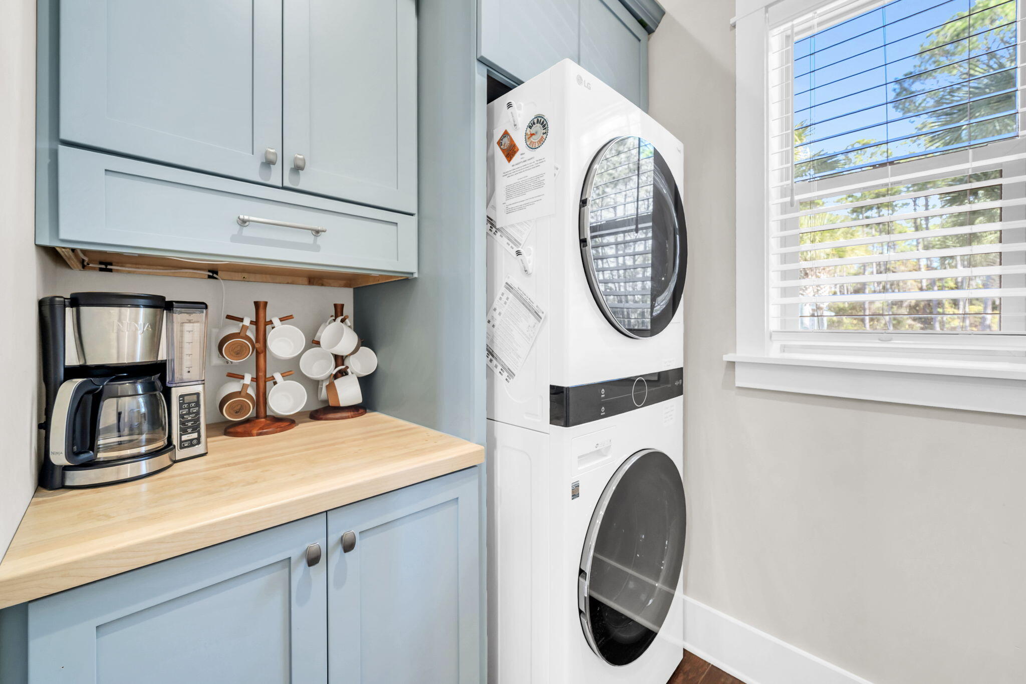 COTTAGES AT EASTERN LAKE - Residential