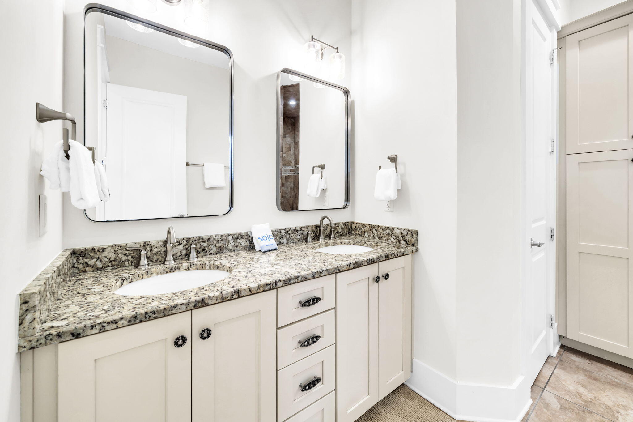 COTTAGES AT EASTERN LAKE - Residential