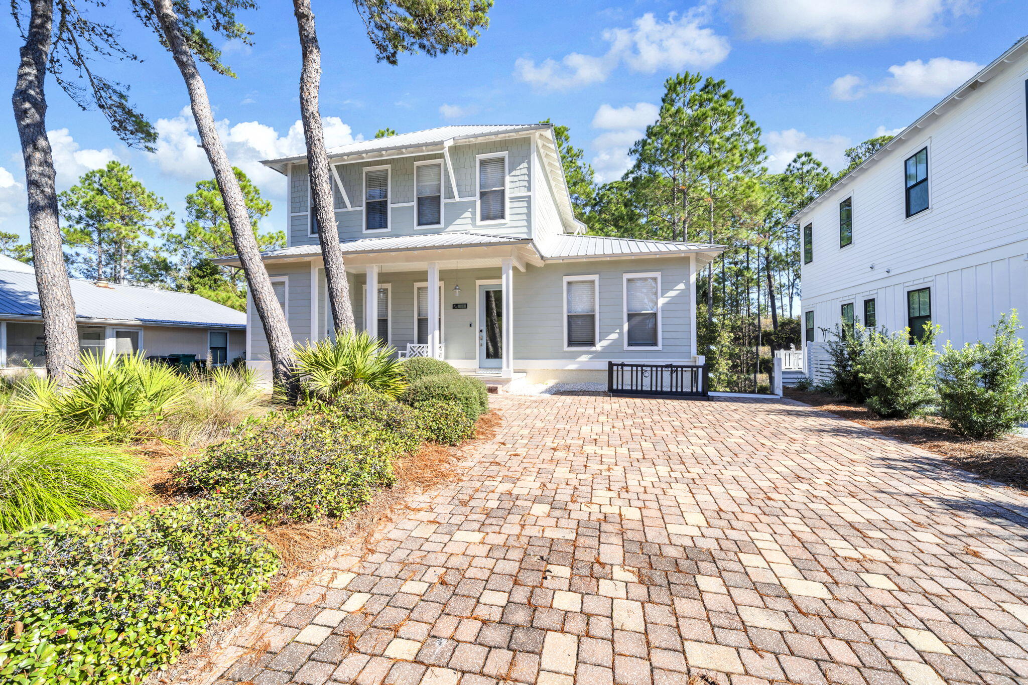 COTTAGES AT EASTERN LAKE - Residential