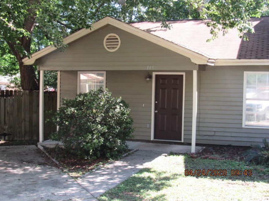 New on the market today, 4/21/21! Move in Ready! Central Ft. Walton Beach and close to both bases! Privacy fenced back yard and a pet will be considered with owner approval and payment of a non-refundable pet fee. Home requires gas, electric and water.