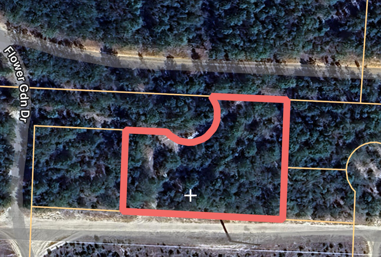 Build your dream home on this 1.09 +/- acre lot containing lot 3 4 & 5. Enjoy this private piece of land in Defuniak Springs, FL!