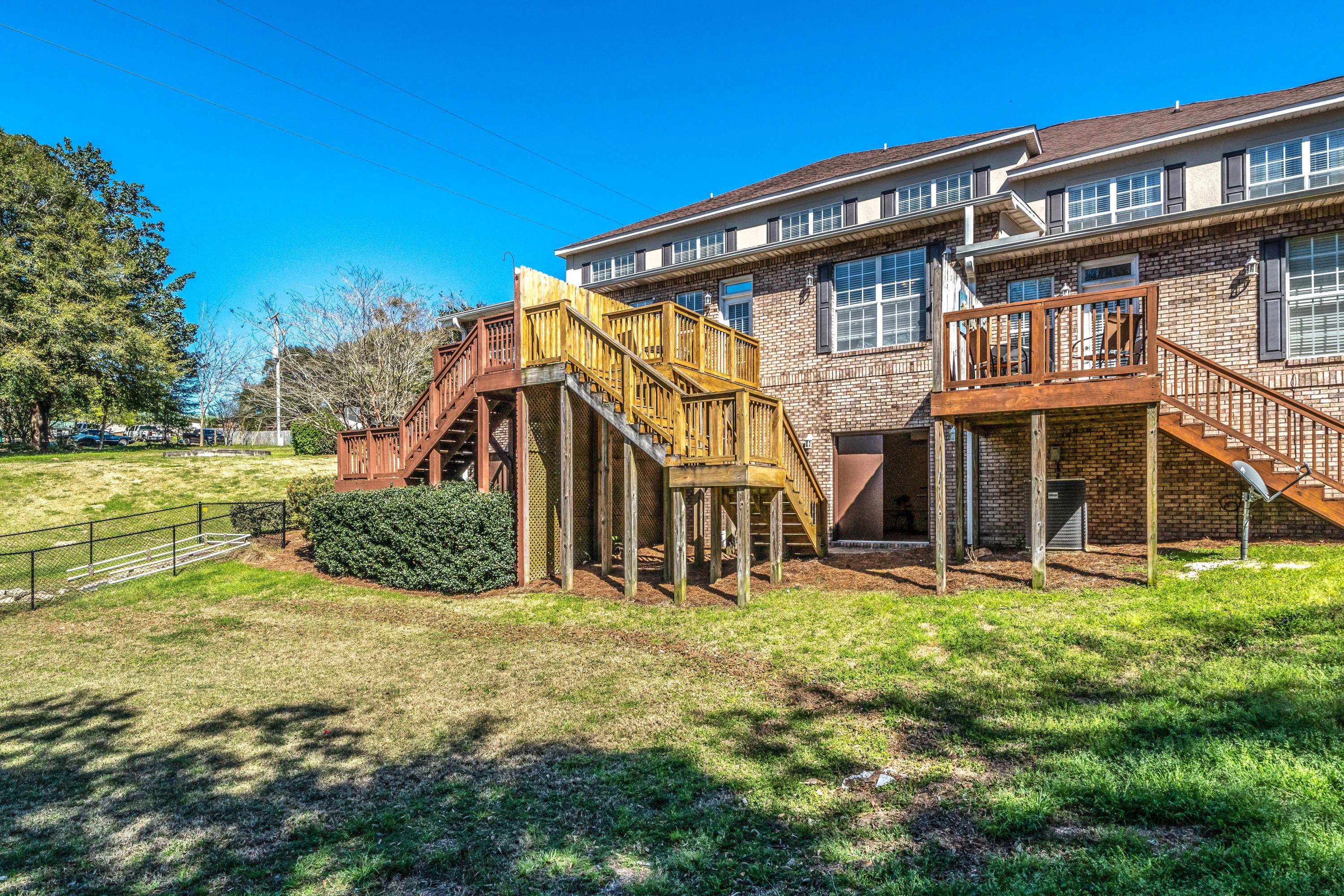 WALTON OAKS TOWNHOMES - Residential