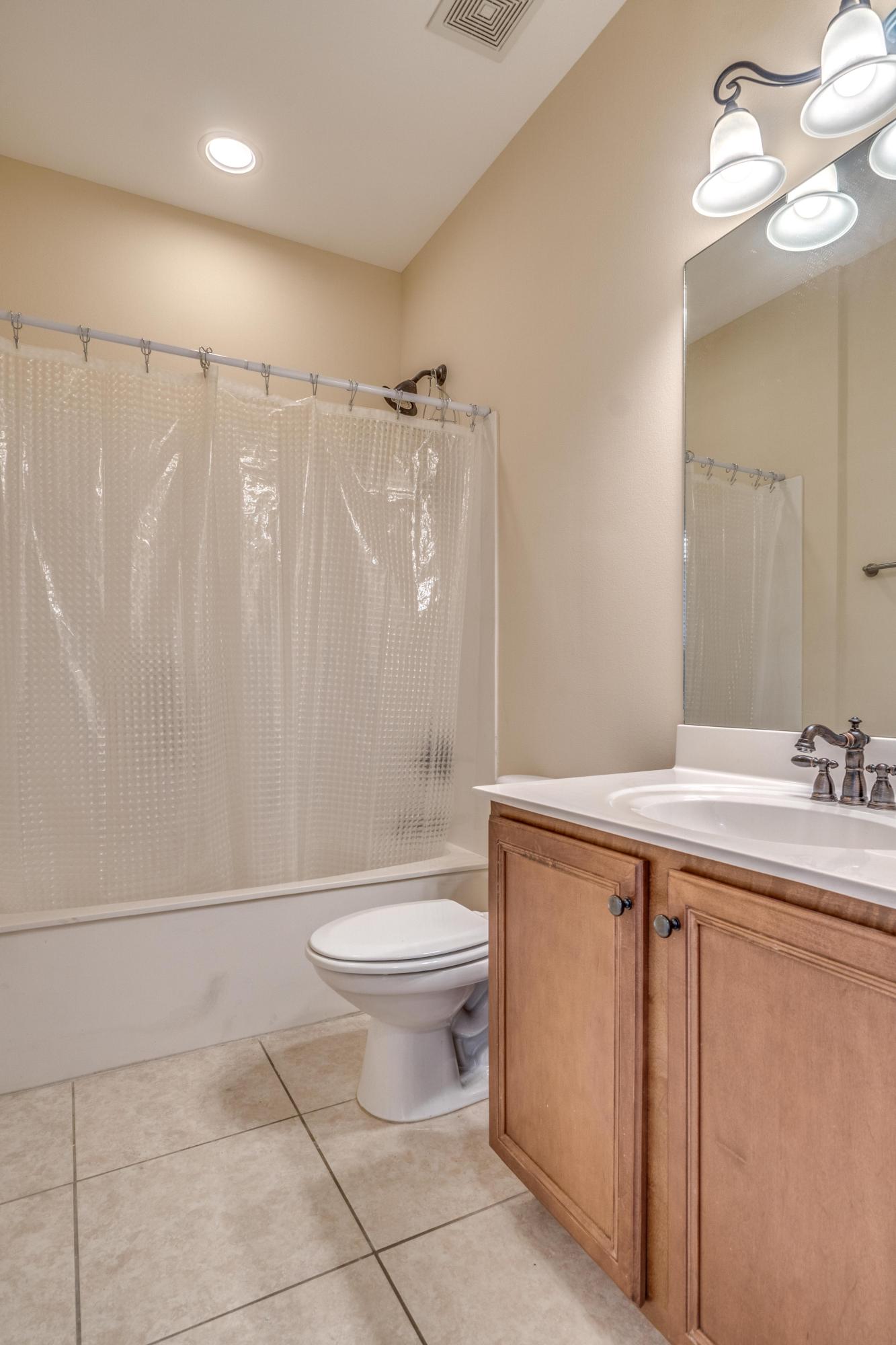 WALTON OAKS TOWNHOMES - Residential