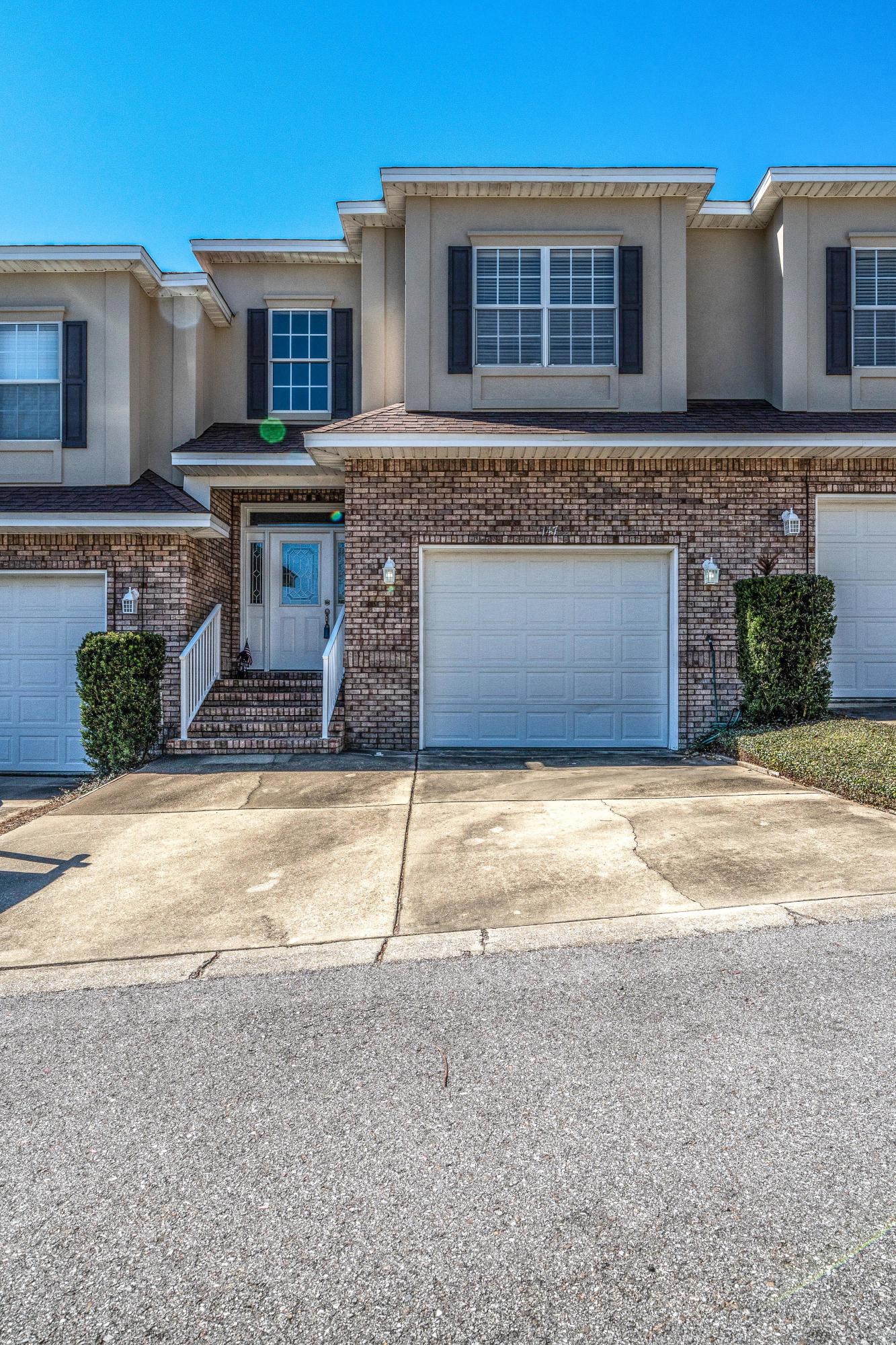 WALTON OAKS TOWNHOMES - Residential