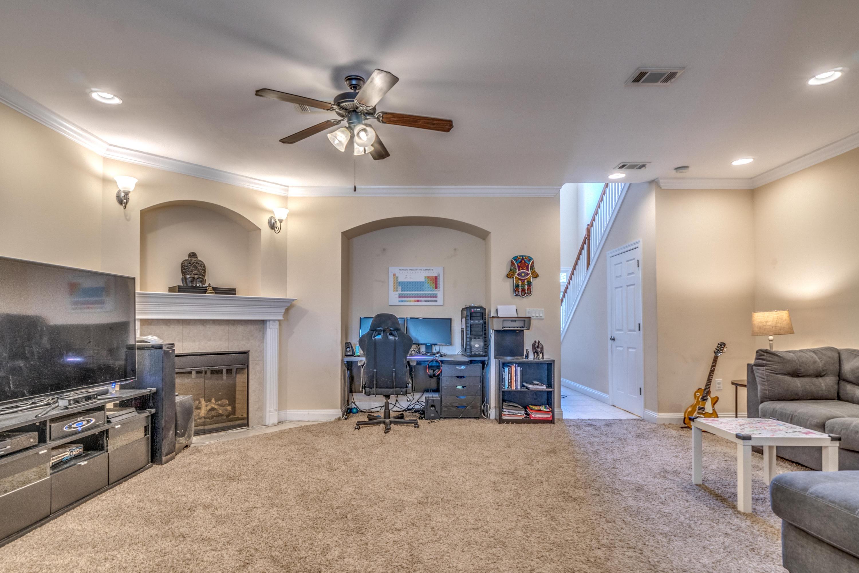 WALTON OAKS TOWNHOMES - Residential