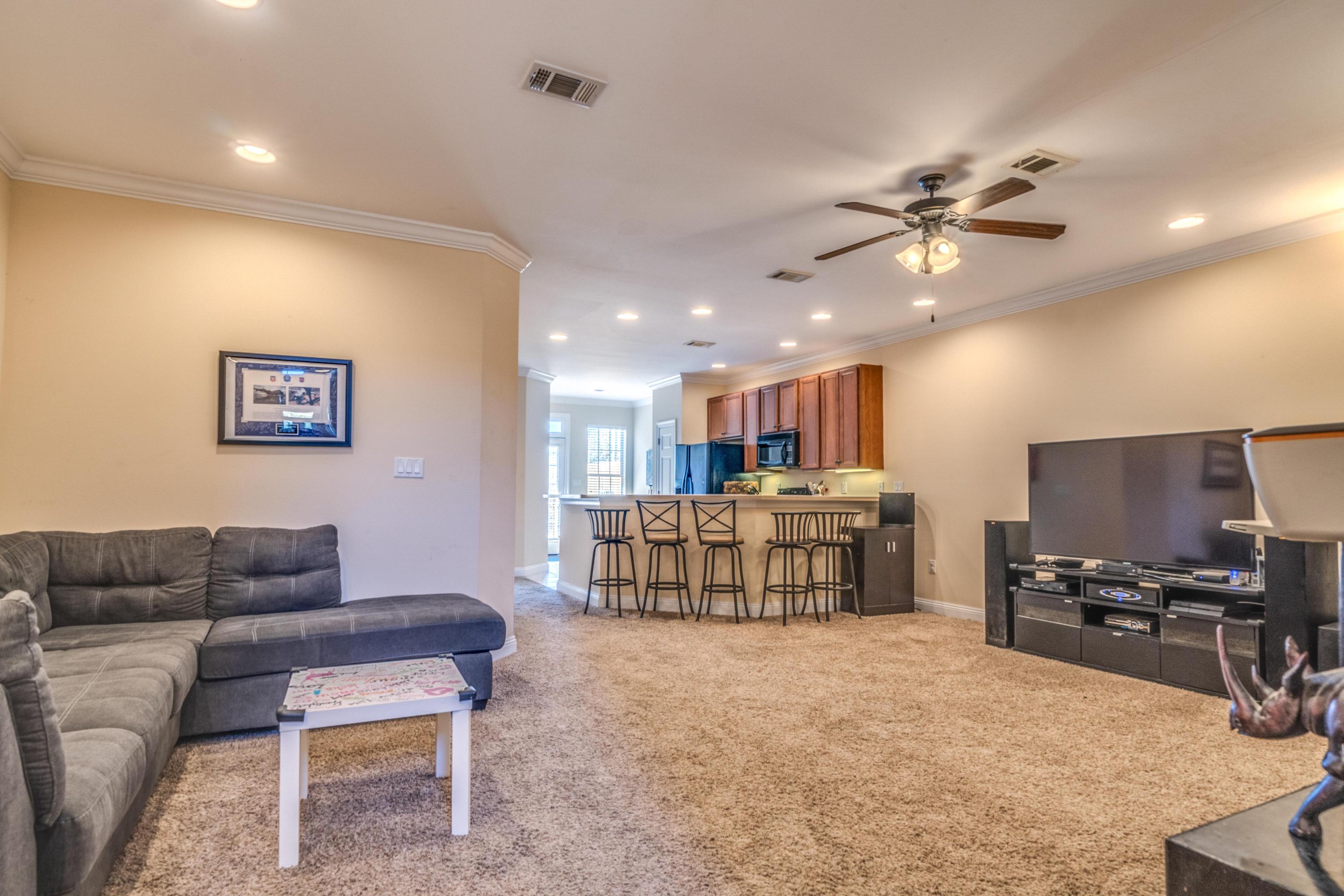 WALTON OAKS TOWNHOMES - Residential