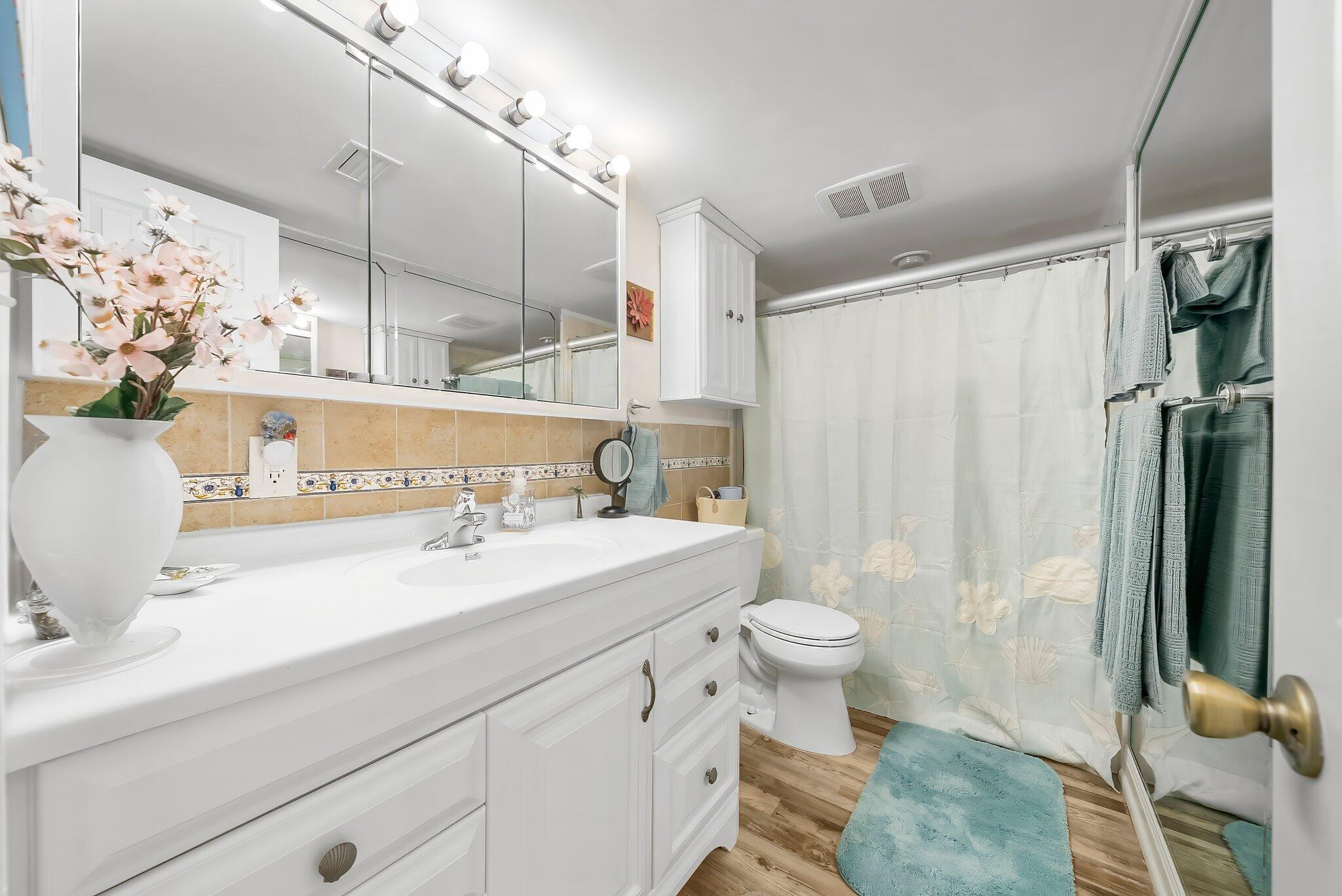 LANDMARK CONDO - Residential