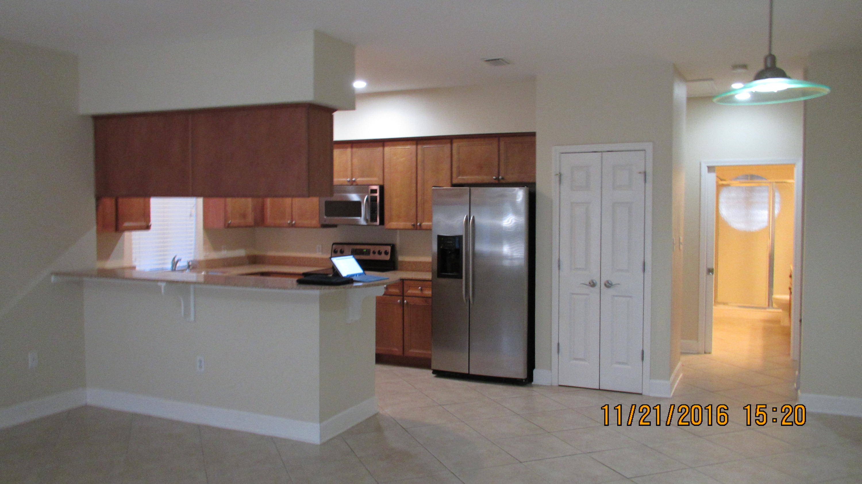 SHELL HARBOR CONDOMI - Residential Lease